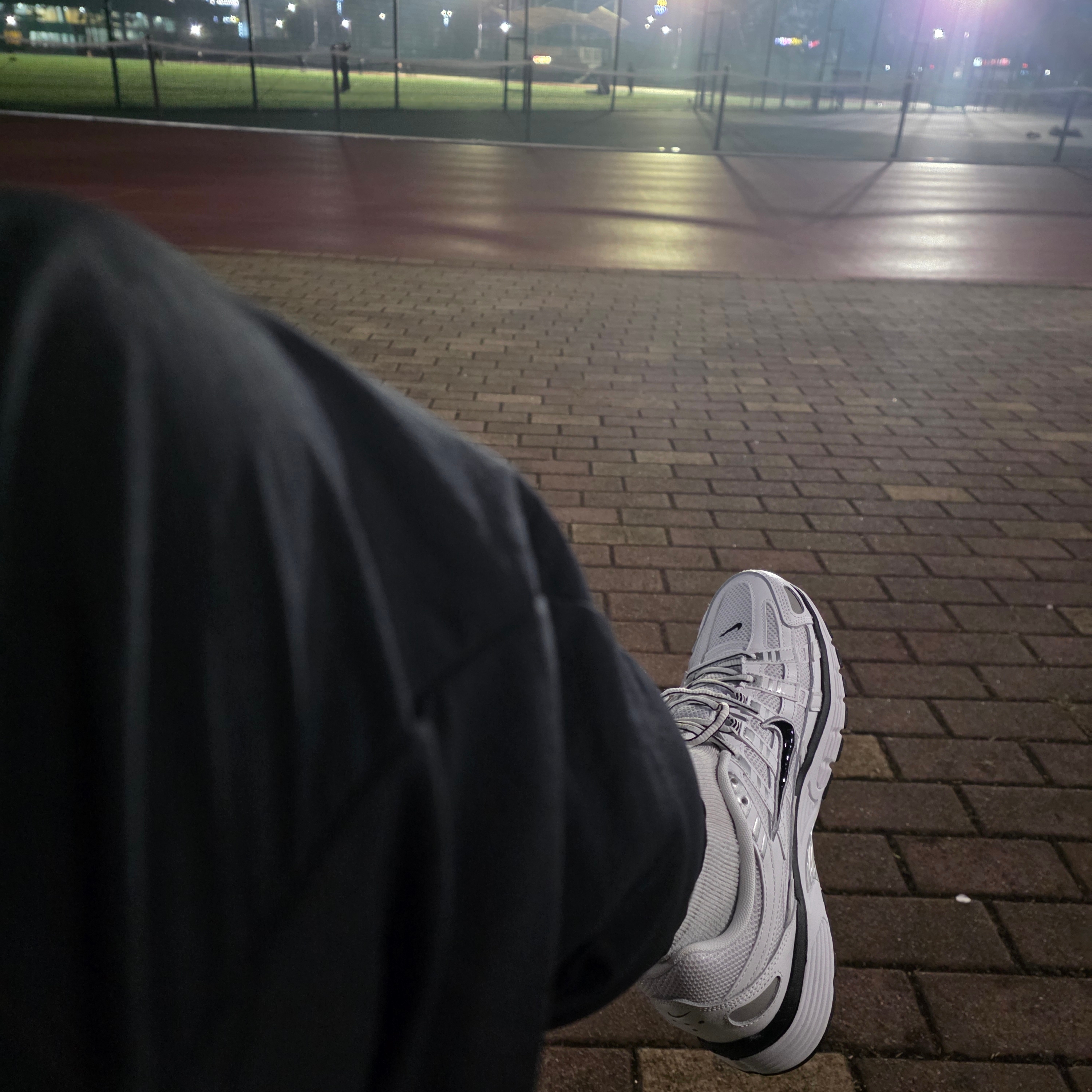 Nike P-6000 White Metallic Silver 착용 스타일 - 2