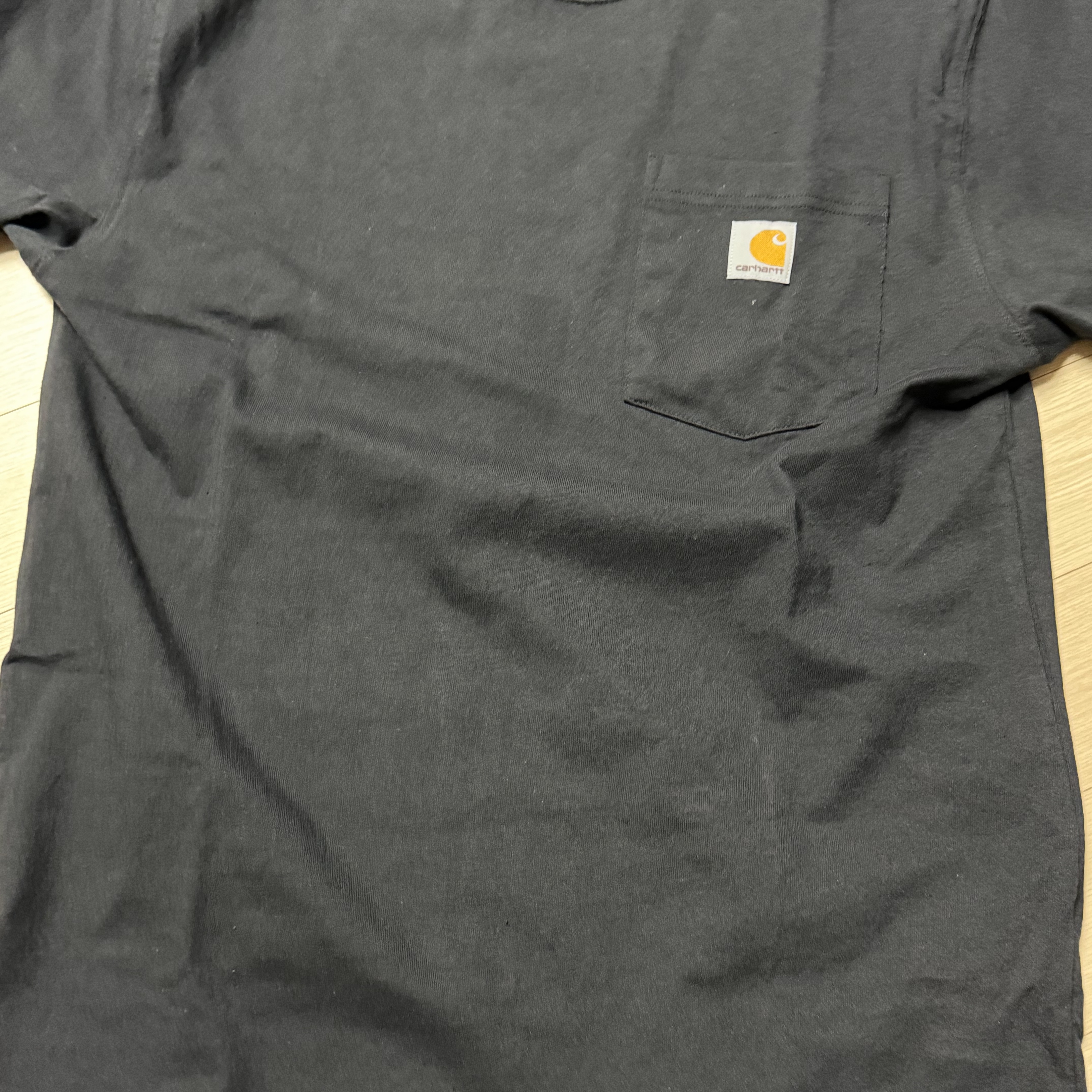 Carhartt Loose Fit Heavyweight Regular Short Sleeve Pocket T-Shirt Black 착용 스타일
