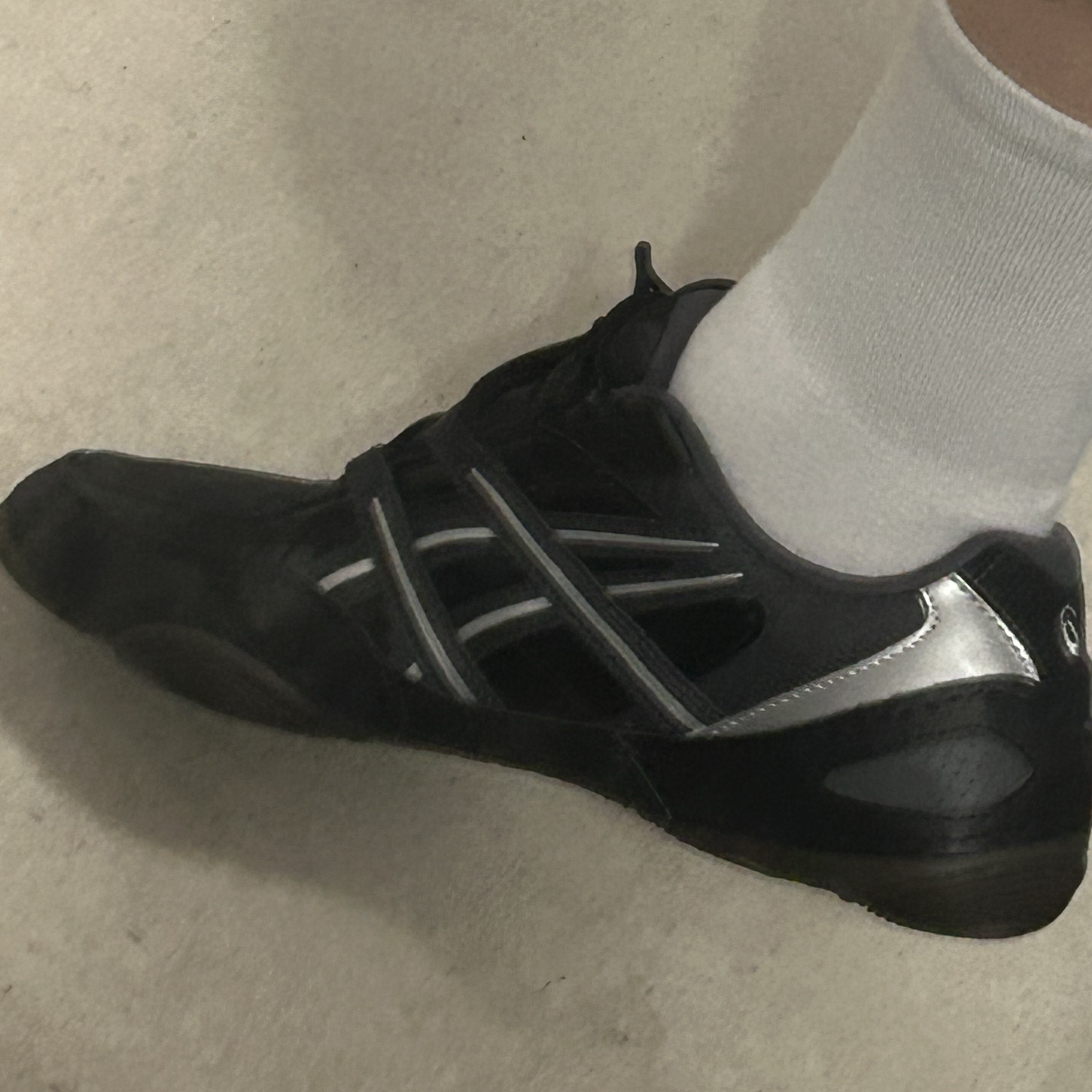 Asics Hypersync Graphite Grey Black 착용 스타일 - 6