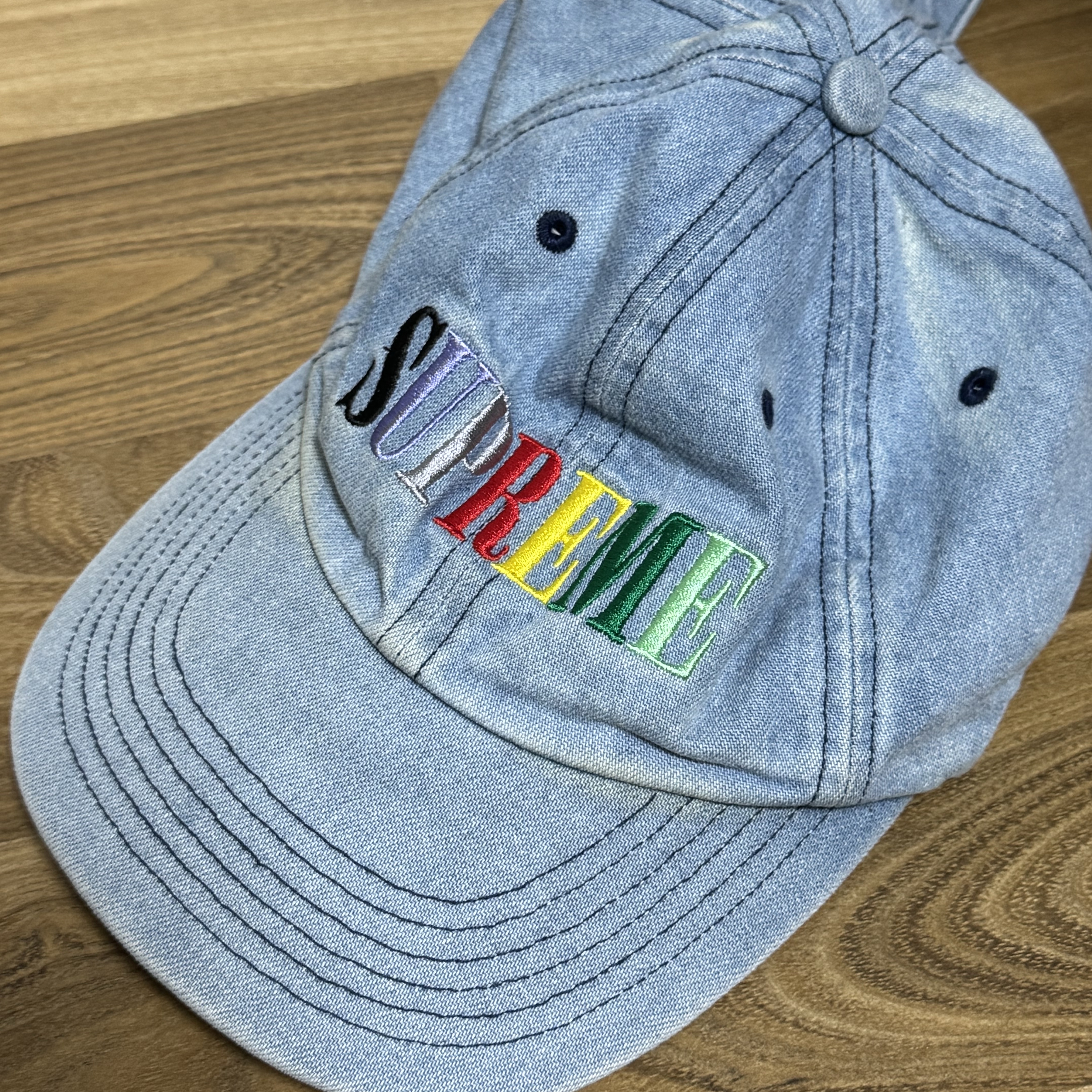 Supreme Multi-Color Logo 6-Panel Light Denim - 20FW 착용 스타일