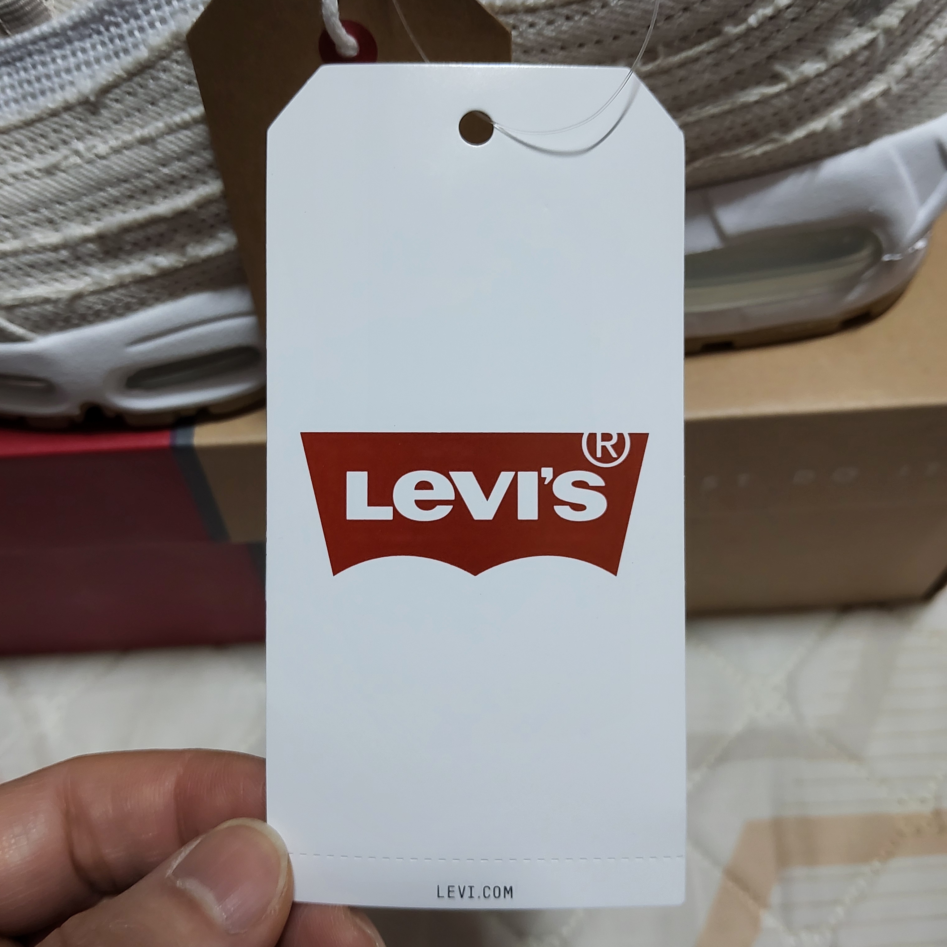 Nike x Levi's Air Max 95 White and Ecru 착용 스타일 - 5