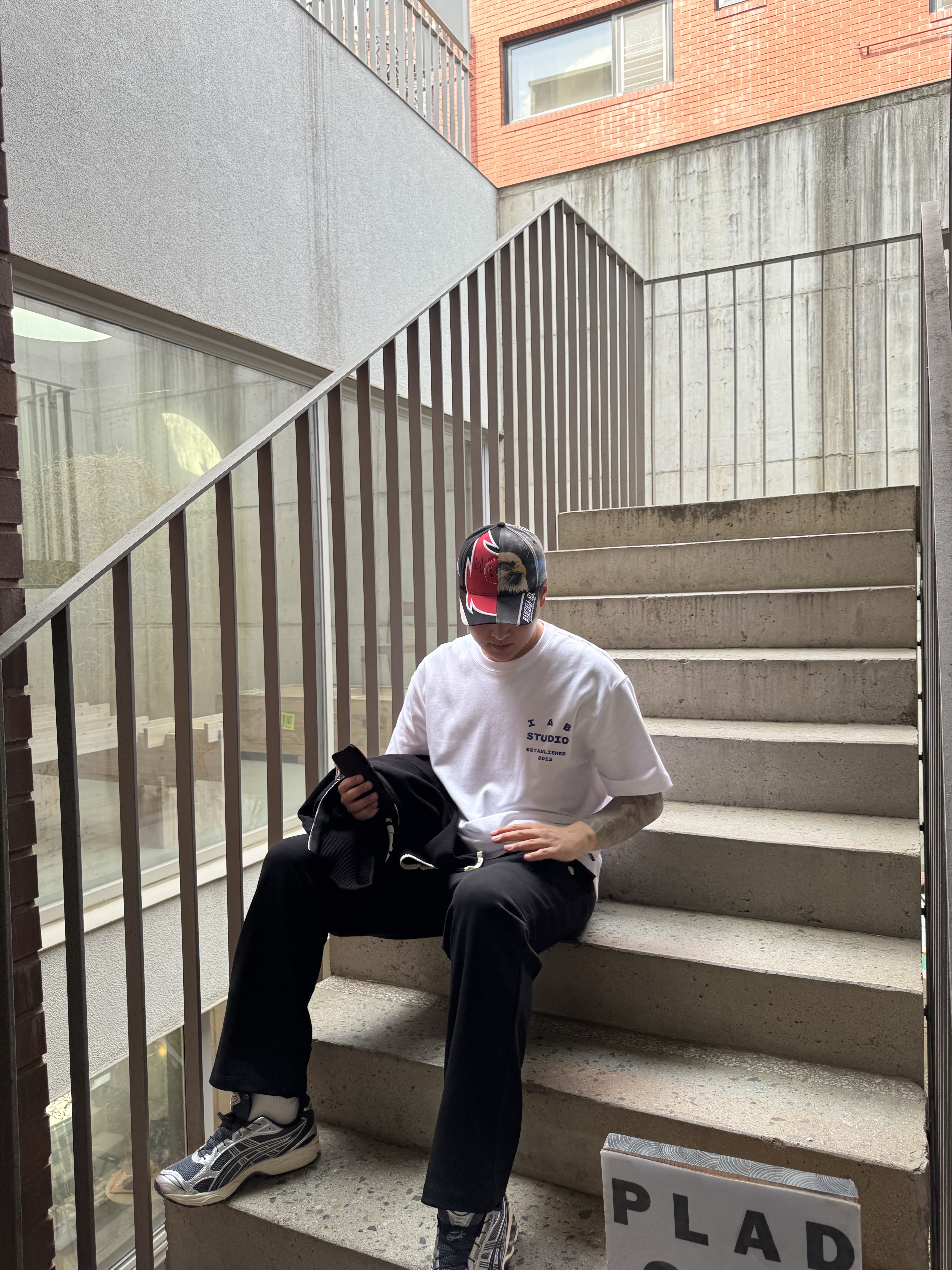 Matin Kim Spell Point Stripe Knit Cardigan Black, Supreme x MM6 Maison Margiela Split 6-Panel Black - 26SS 착용 스타일 - 5
