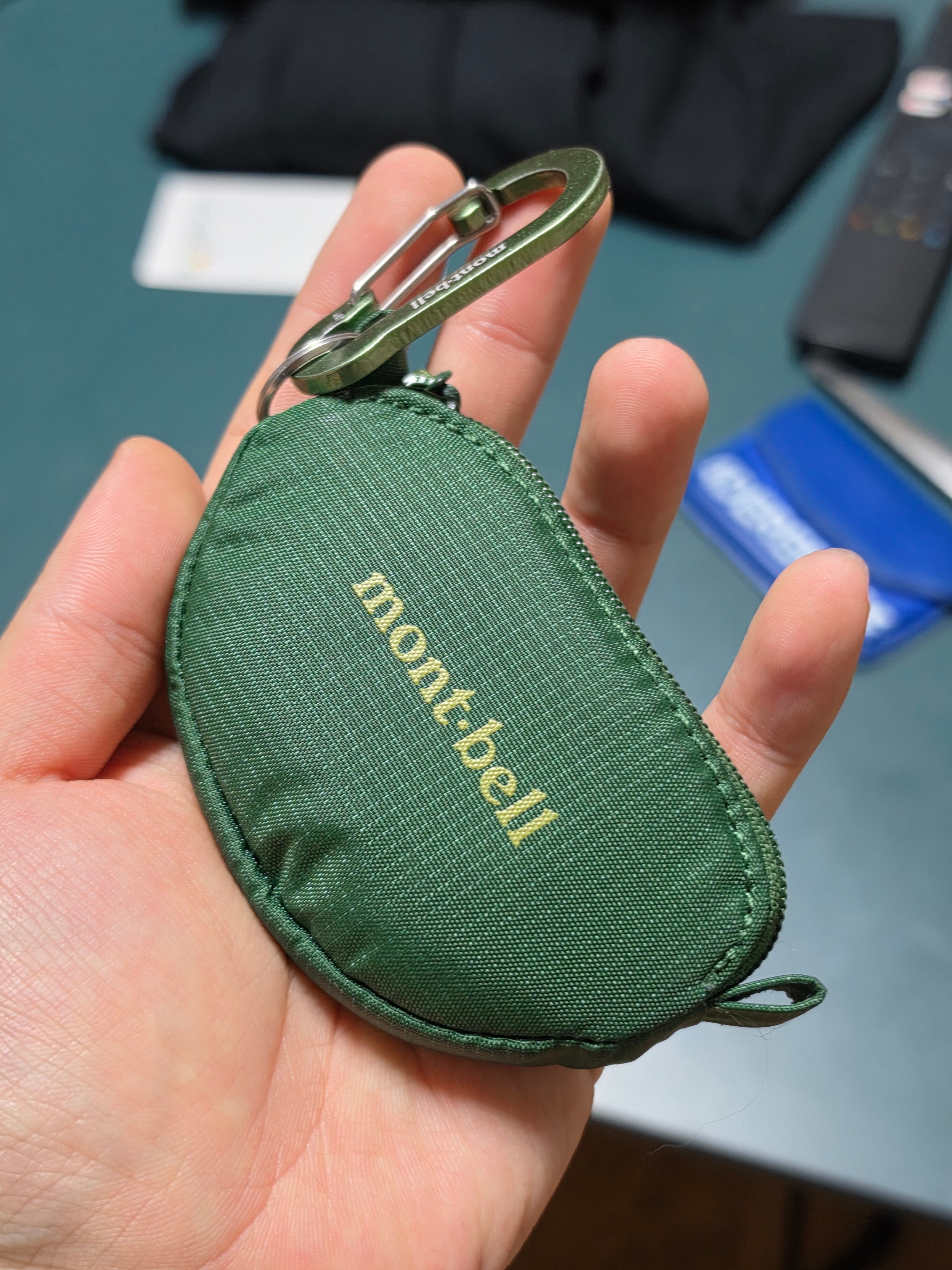 Montbell Coin Purse Green 착용 스타일