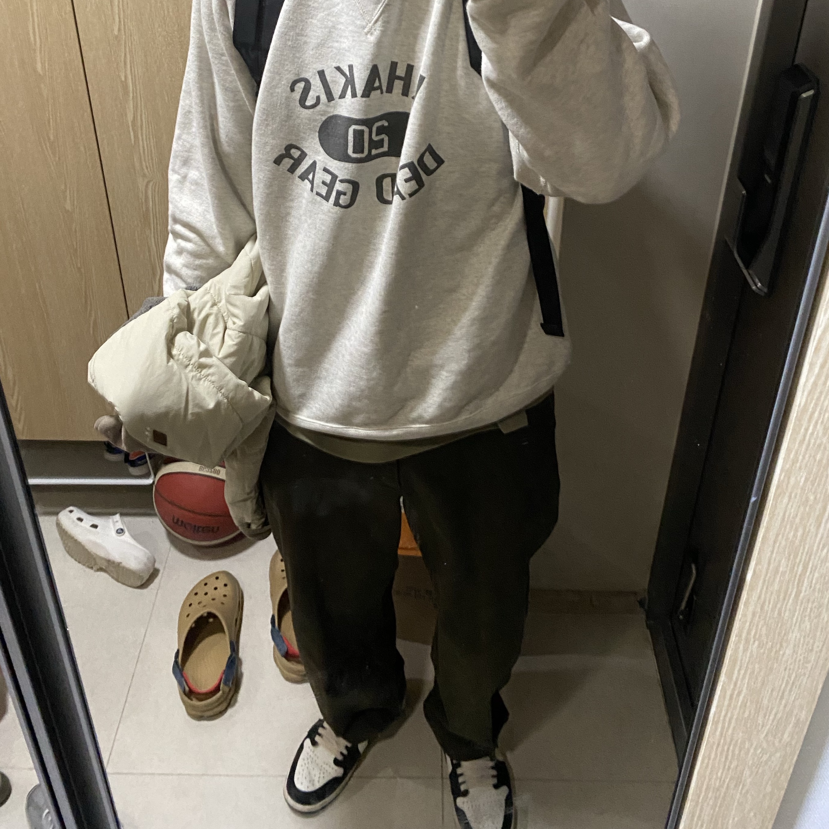 CDG Backpack Black, Jordan 1 Retro Low OG Mocha 착용 스타일 - 2