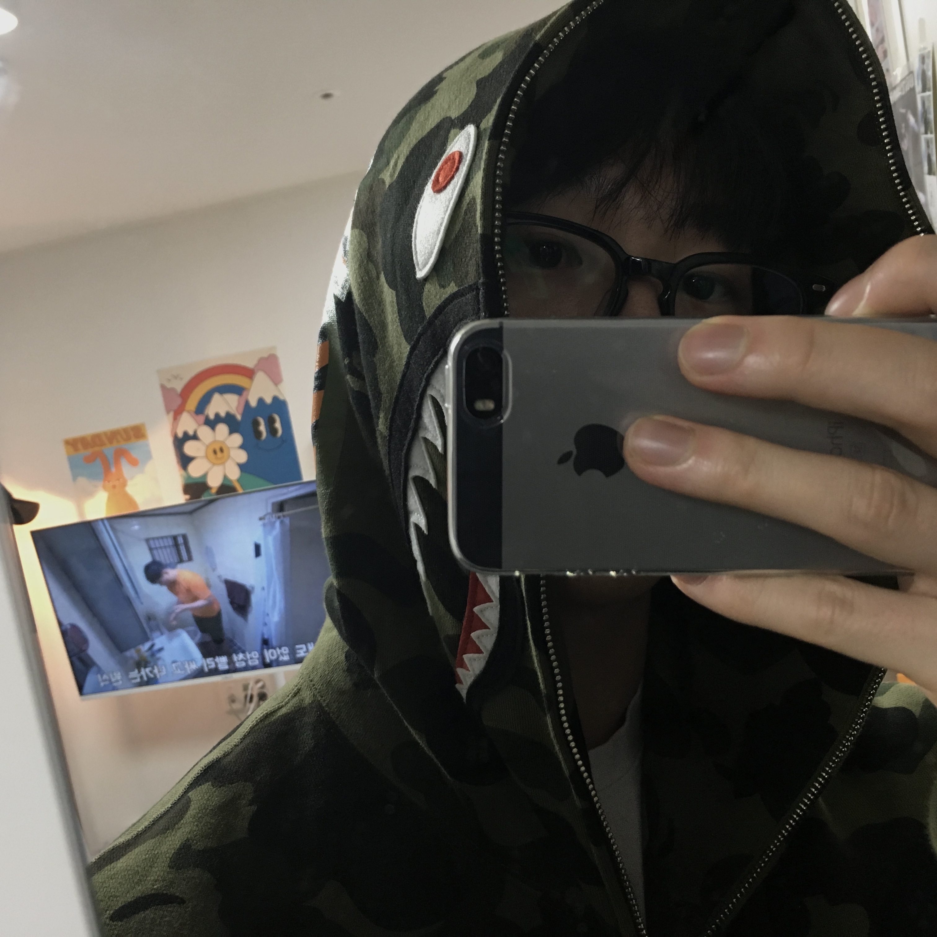 BAPE 1st Camo Shark Full Zip Hoodie Army Green 착용 스타일