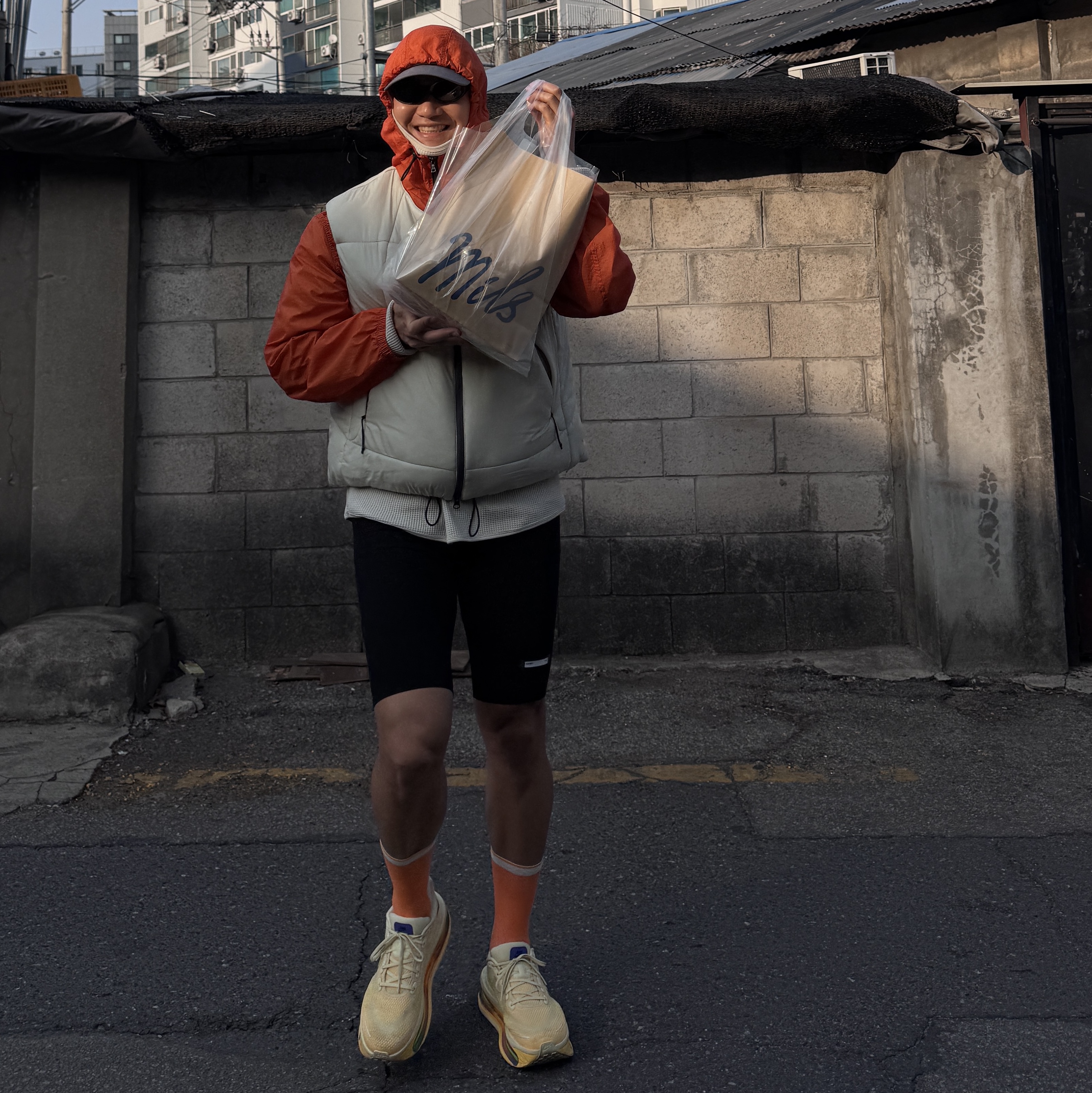 Satisfy Fuzzfleece AD Light Hoodie Falcon, Our Legacy x Goldwin Insulated Vest Jet Black 착용 스타일 - 7