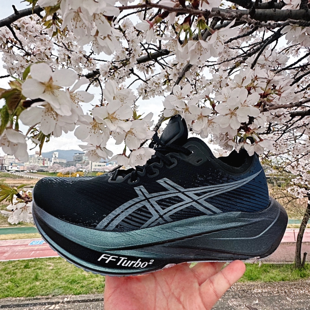 Asics Megablast Black White 착용 스타일 - 2