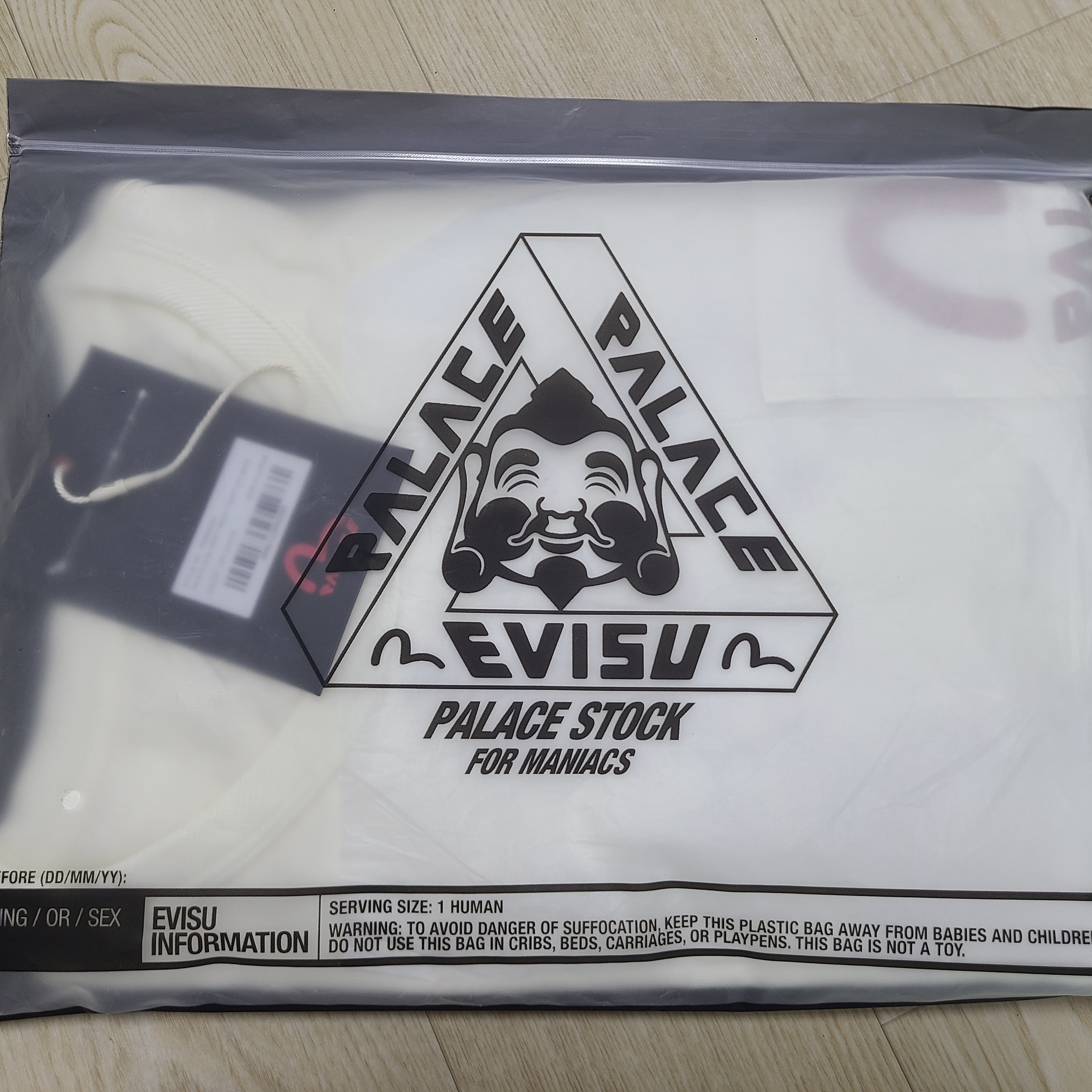 Palace x Evisu Heavy Wash T-Shirt Off White - 26SS 착용 스타일 - 1