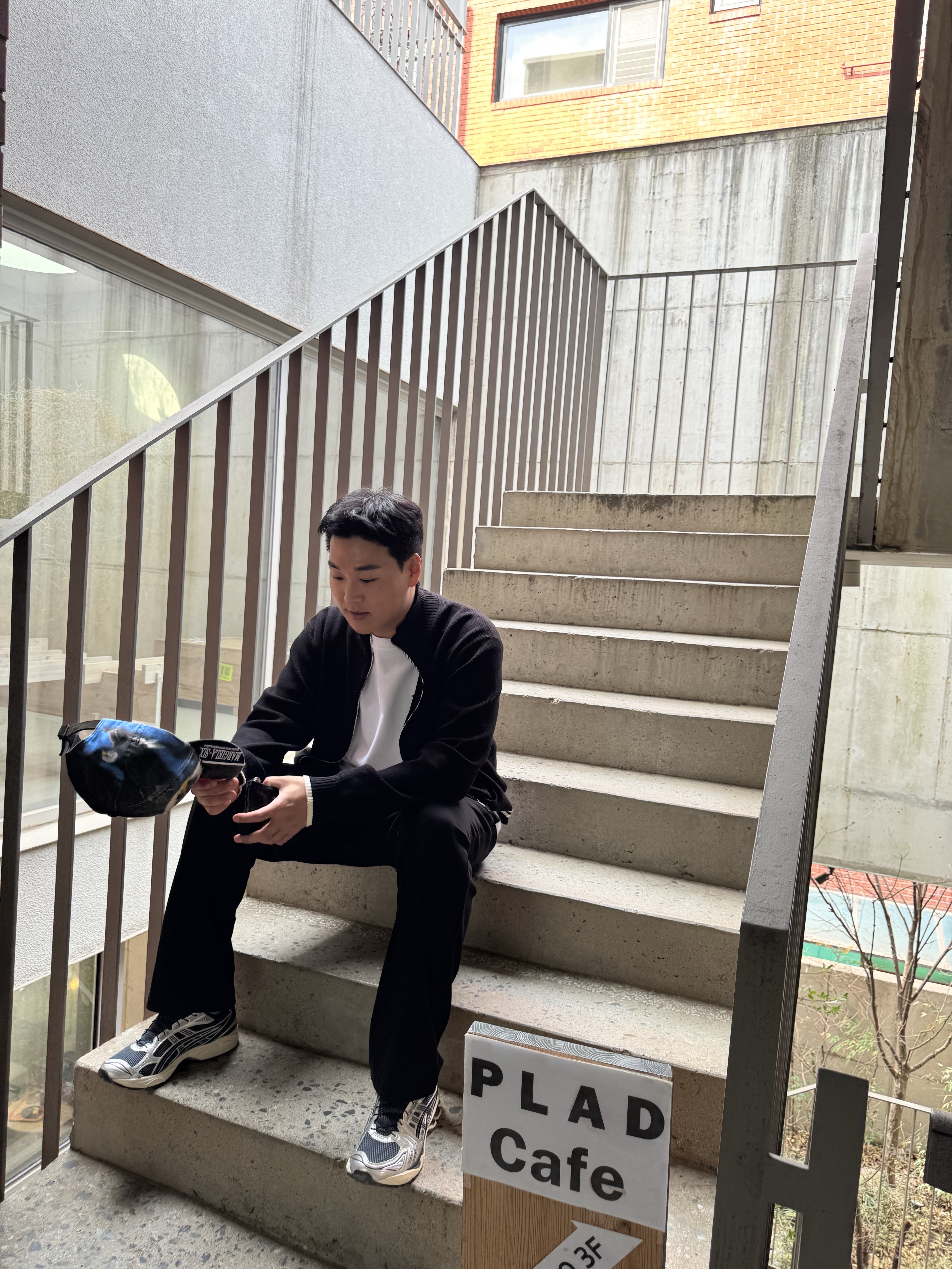 Matin Kim Spell Point Stripe Knit Cardigan Black, Supreme x MM6 Maison Margiela Split 6-Panel Black - 26SS 착용 스타일 - 7