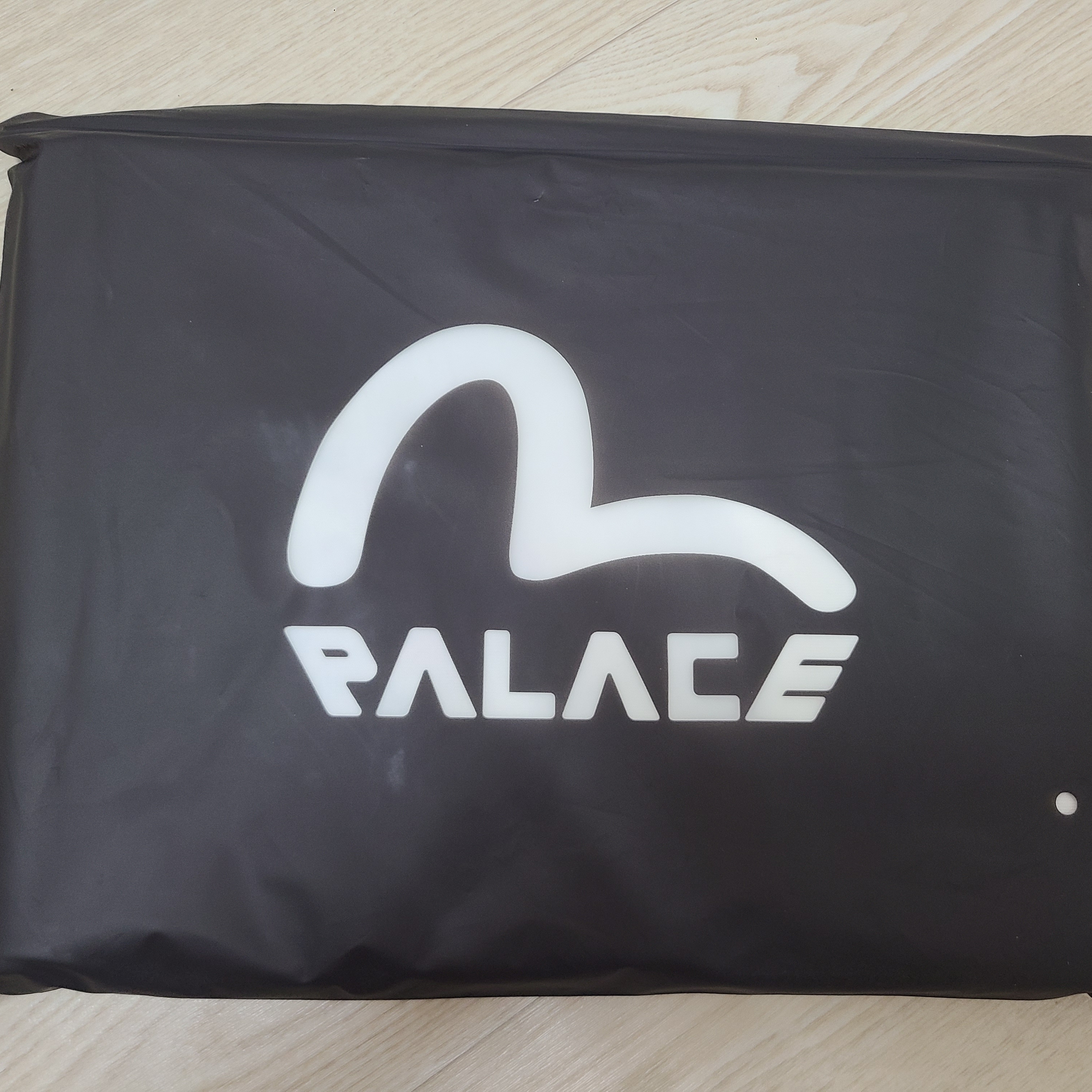 Palace x Evisu Heavy Wash T-Shirt Off White - 26SS 착용 스타일 - 2
