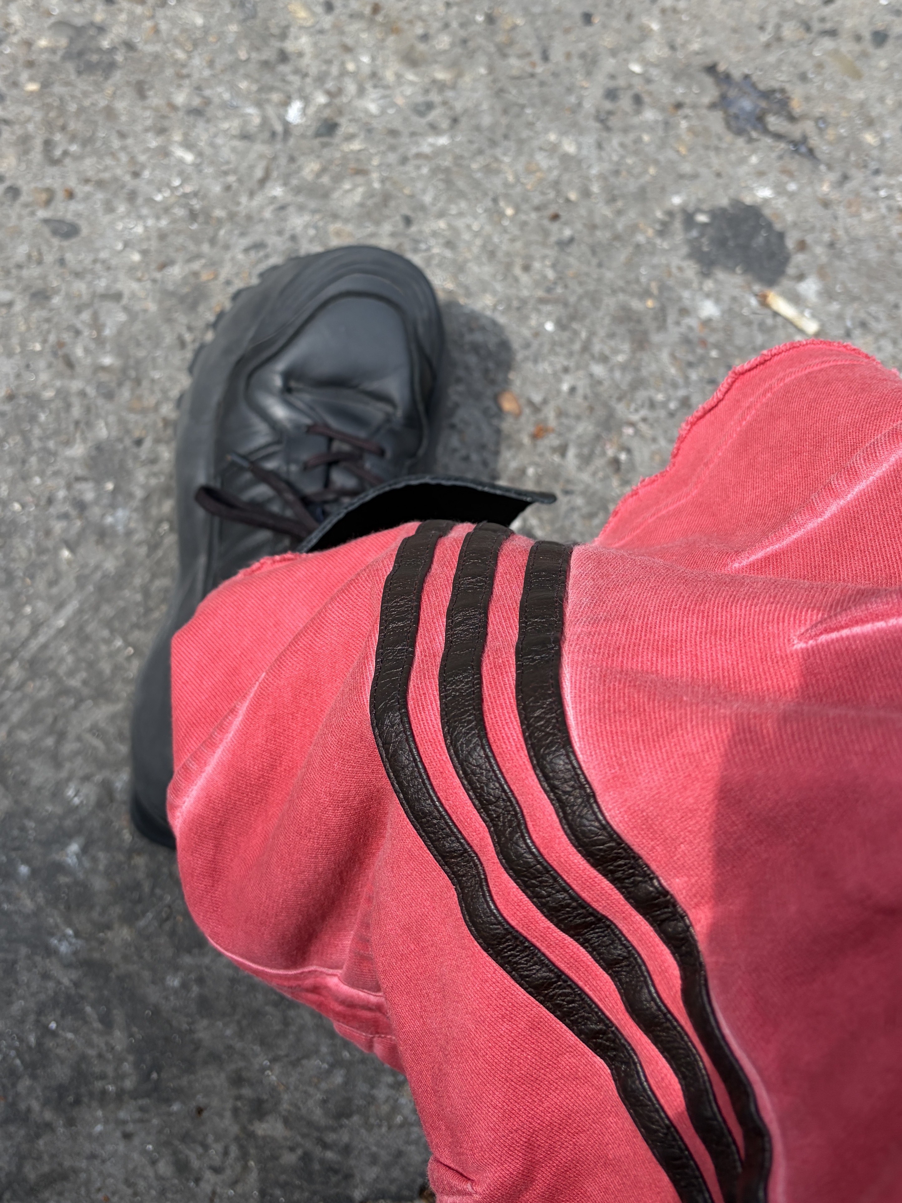 Adidas x Willy Chavarria Chavarria Forum Boots Mid Core Black Core Black, Adidas x Thug Club Bermuda Shorts Power Red - KR Sizing 착용 스타일 - 4