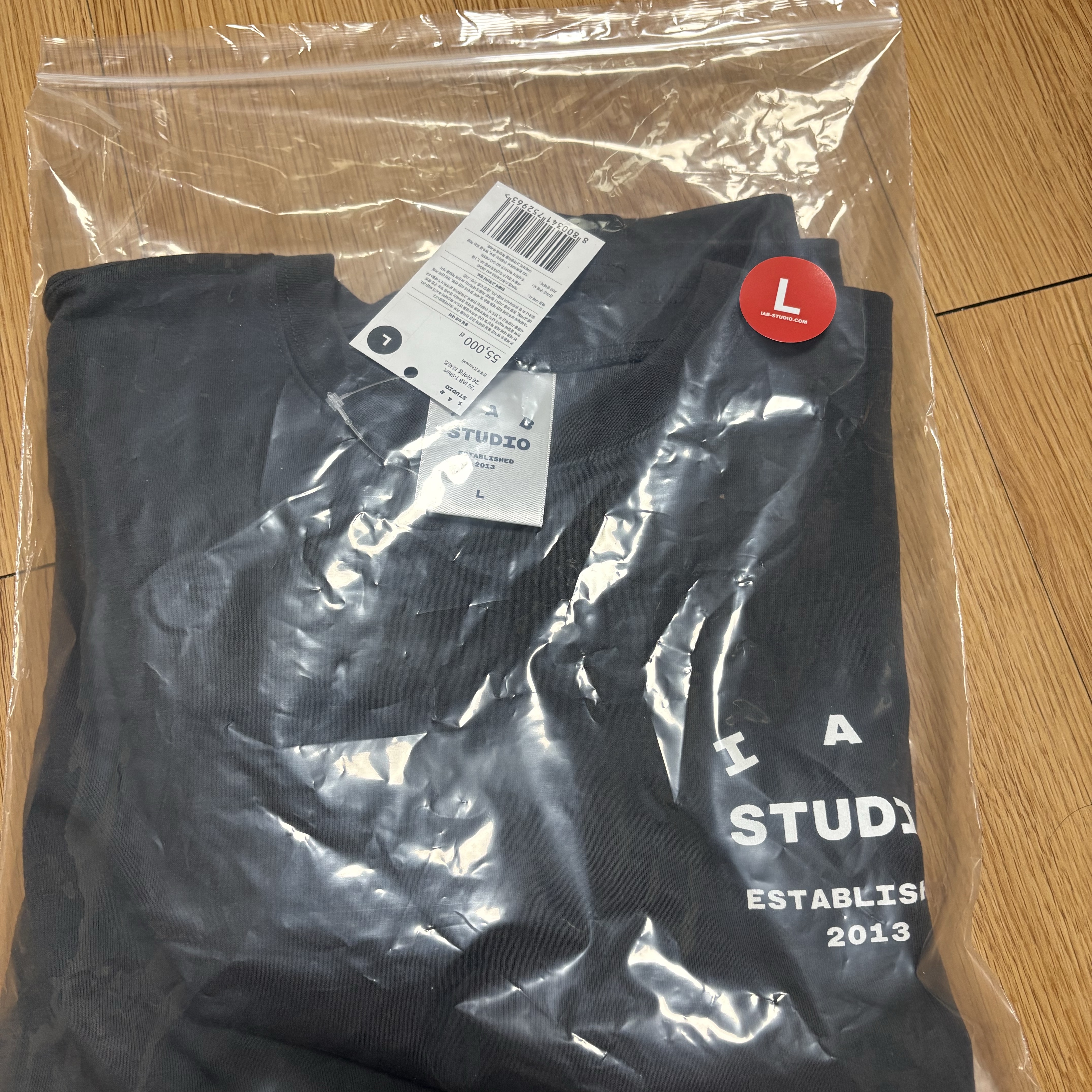 IAB Studio 26 IAB T-Shirt Charcoal White 착용 스타일