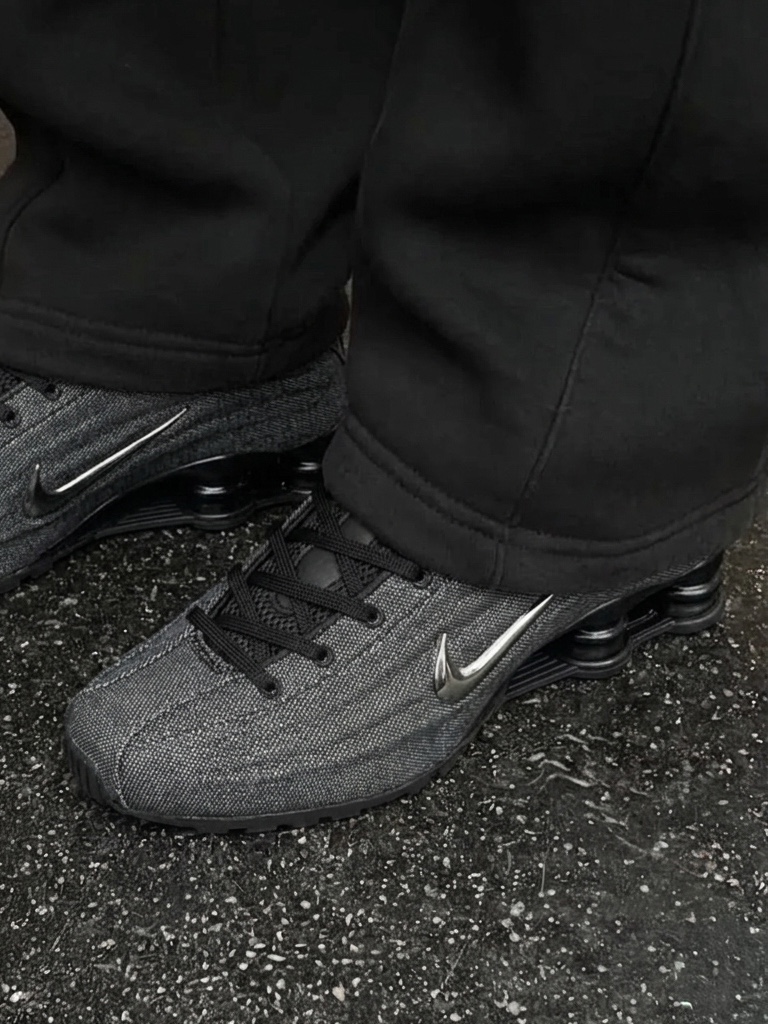 (W) Nike x Naked Shox Z Metallic Hematite Black 착용 스타일 - 4
