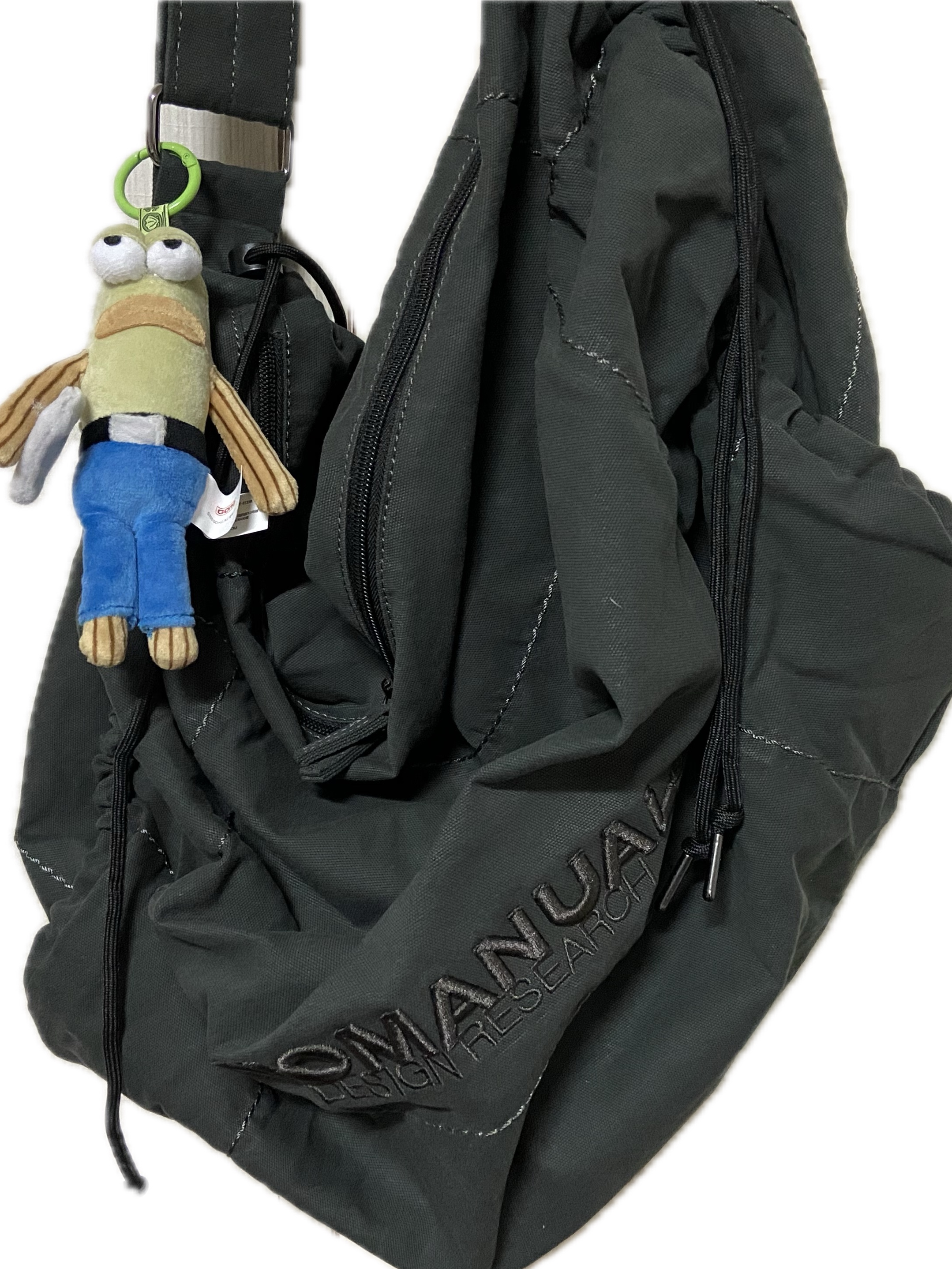 NOMANUAL Vagus Duffle Bag Charcoal, Pop Mart Bikini Bottom Buddies Whimsical Plush (1 Blind Box) 착용 스타일