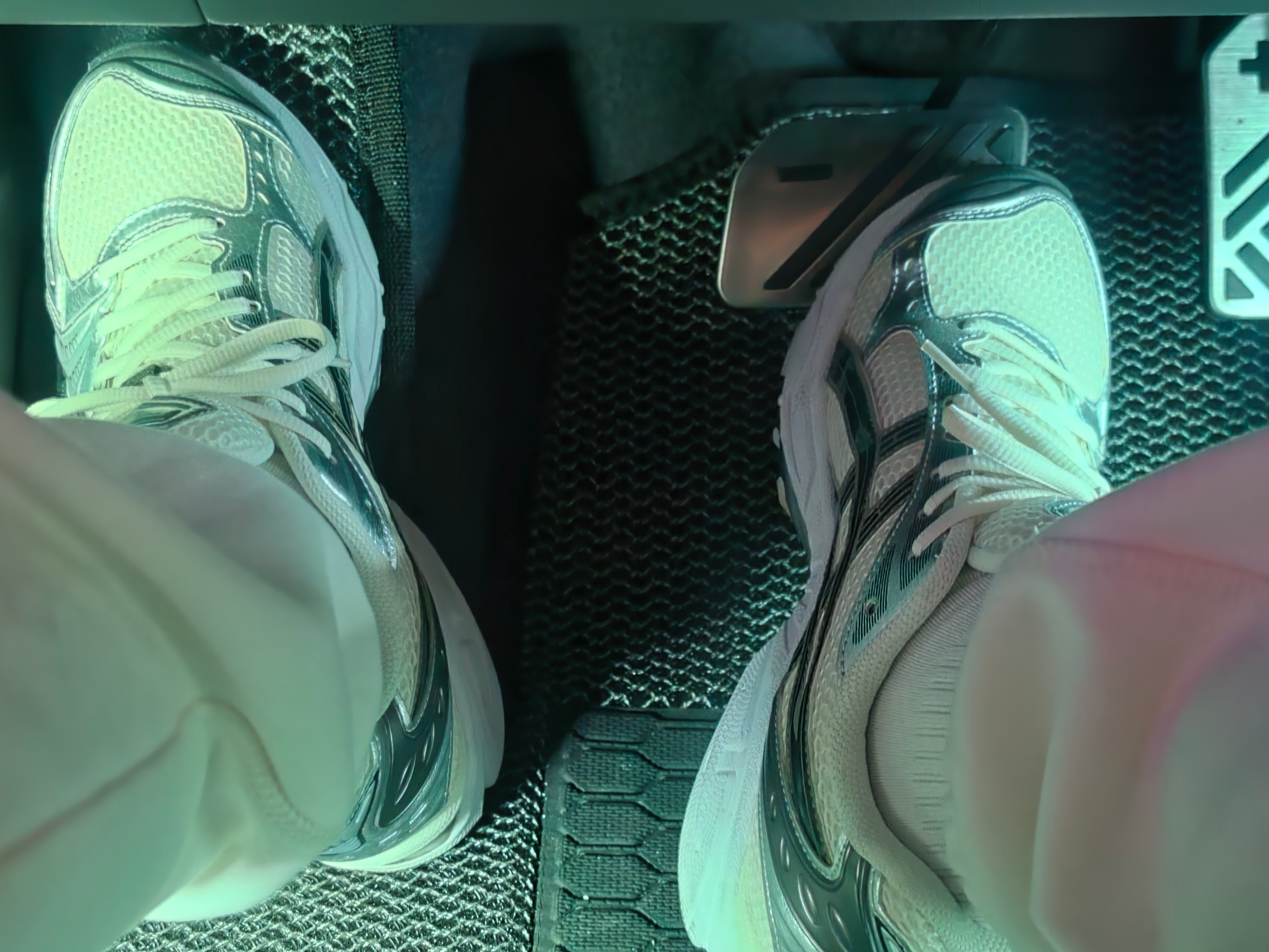 Asics Gel-Kayano 14 Cream Black 착용 스타일 - 1
