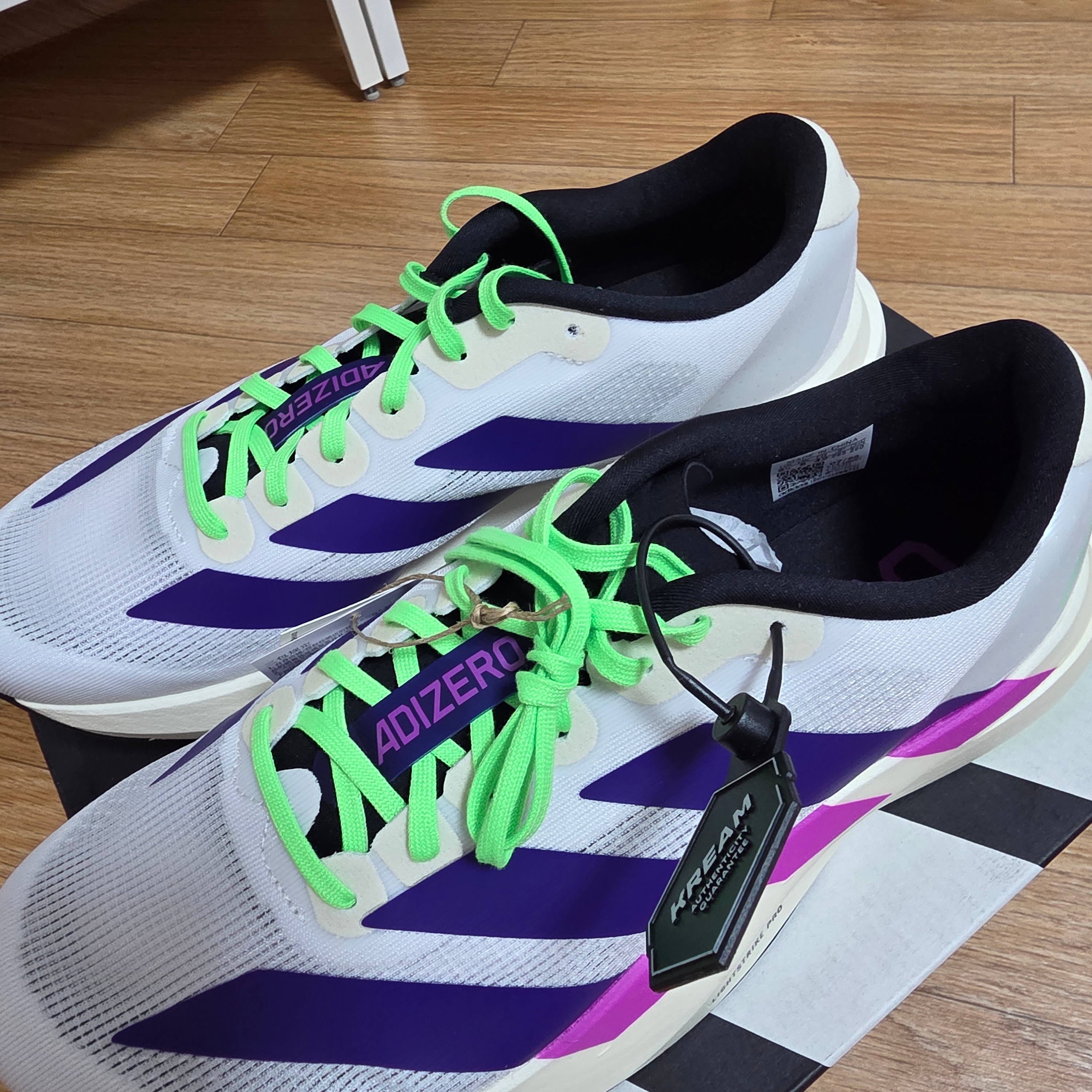 Adidas Adizero EVO SL Cloud White Collegiate Purple 착용 스타일 - 1