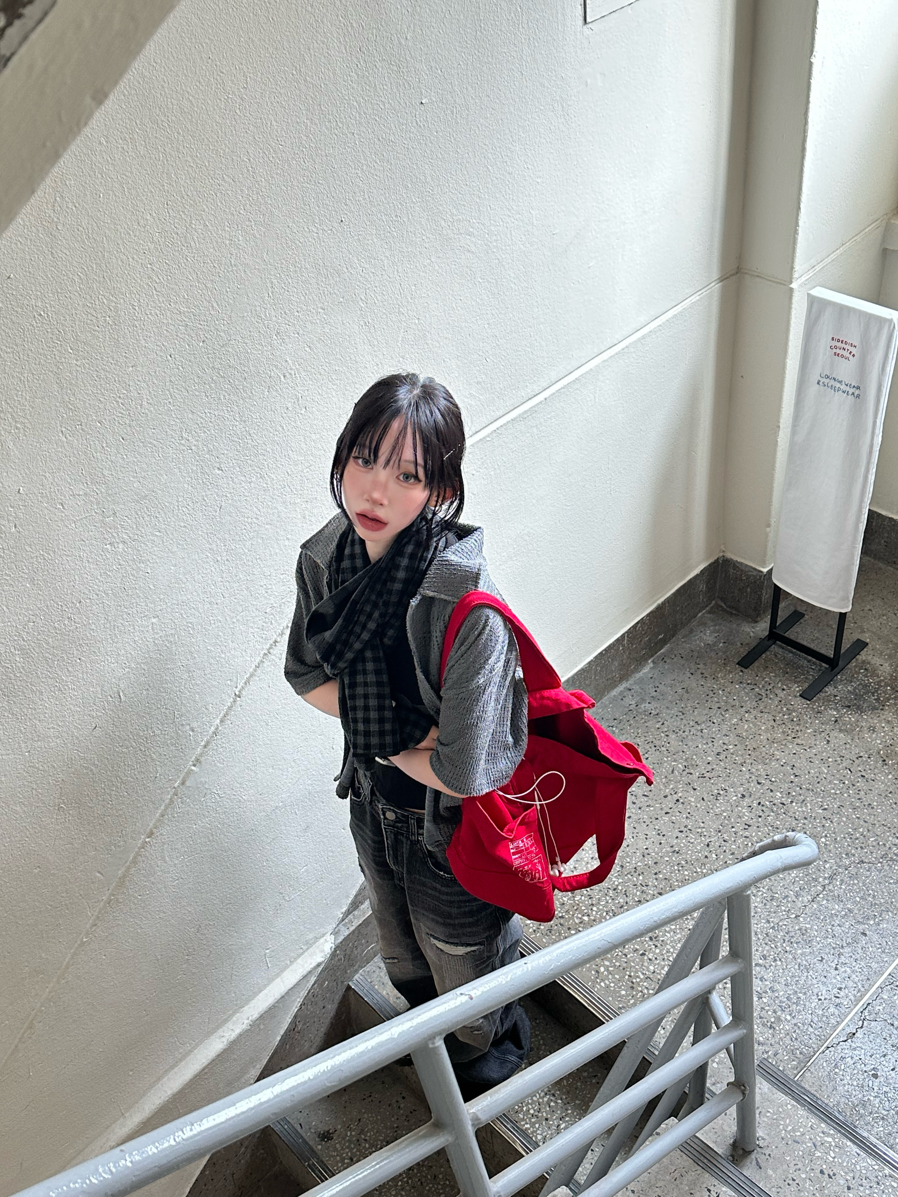 Kapital No. 6 Canvas Standard Tote Bag Small Red 착용 스타일 - 3