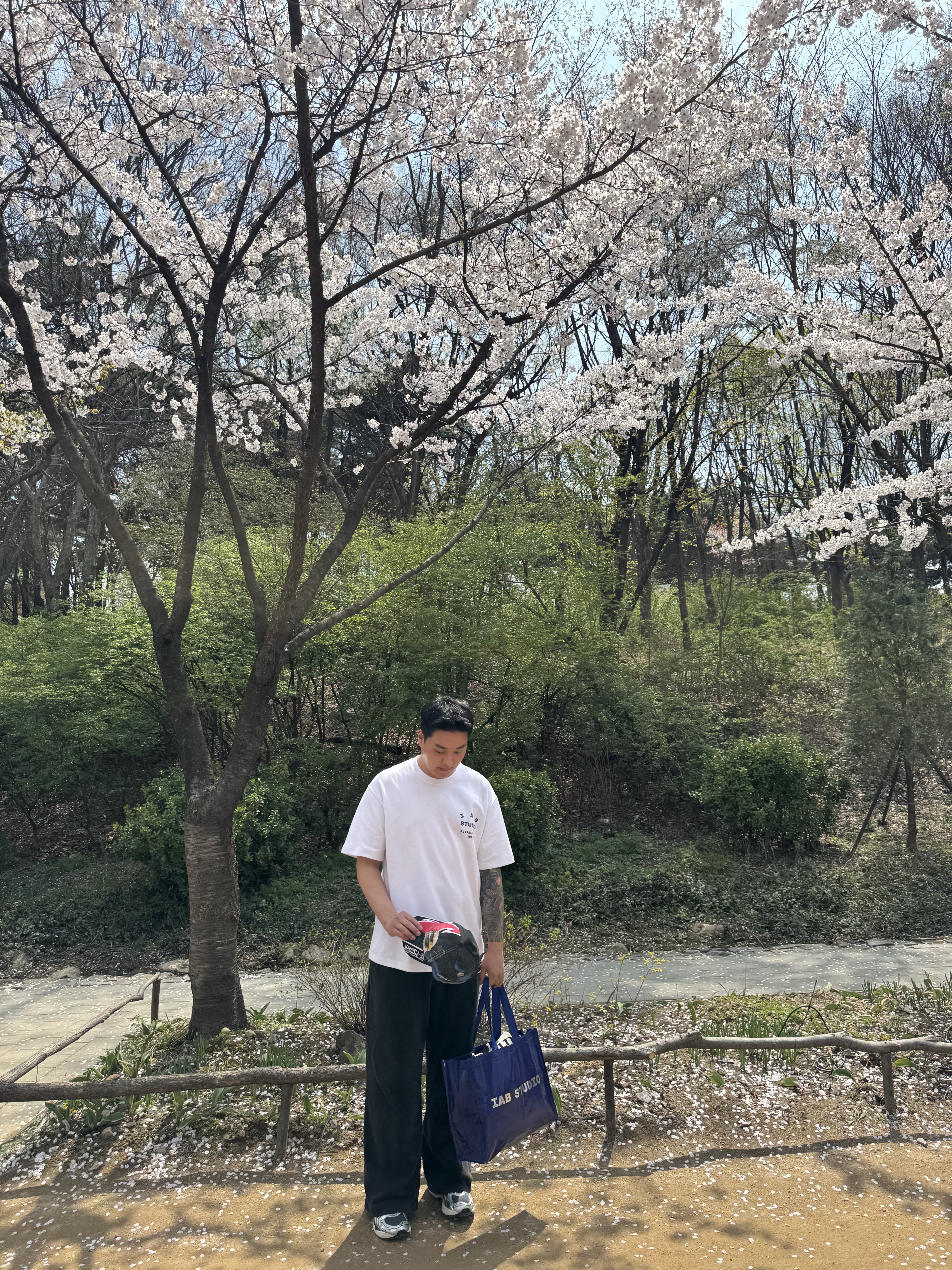 Supreme x MM6 Maison Margiela Split 6-Panel Black - 26SS, IAB Studio 26 IAB T-Shirt White Navy 착용 스타일 - 4