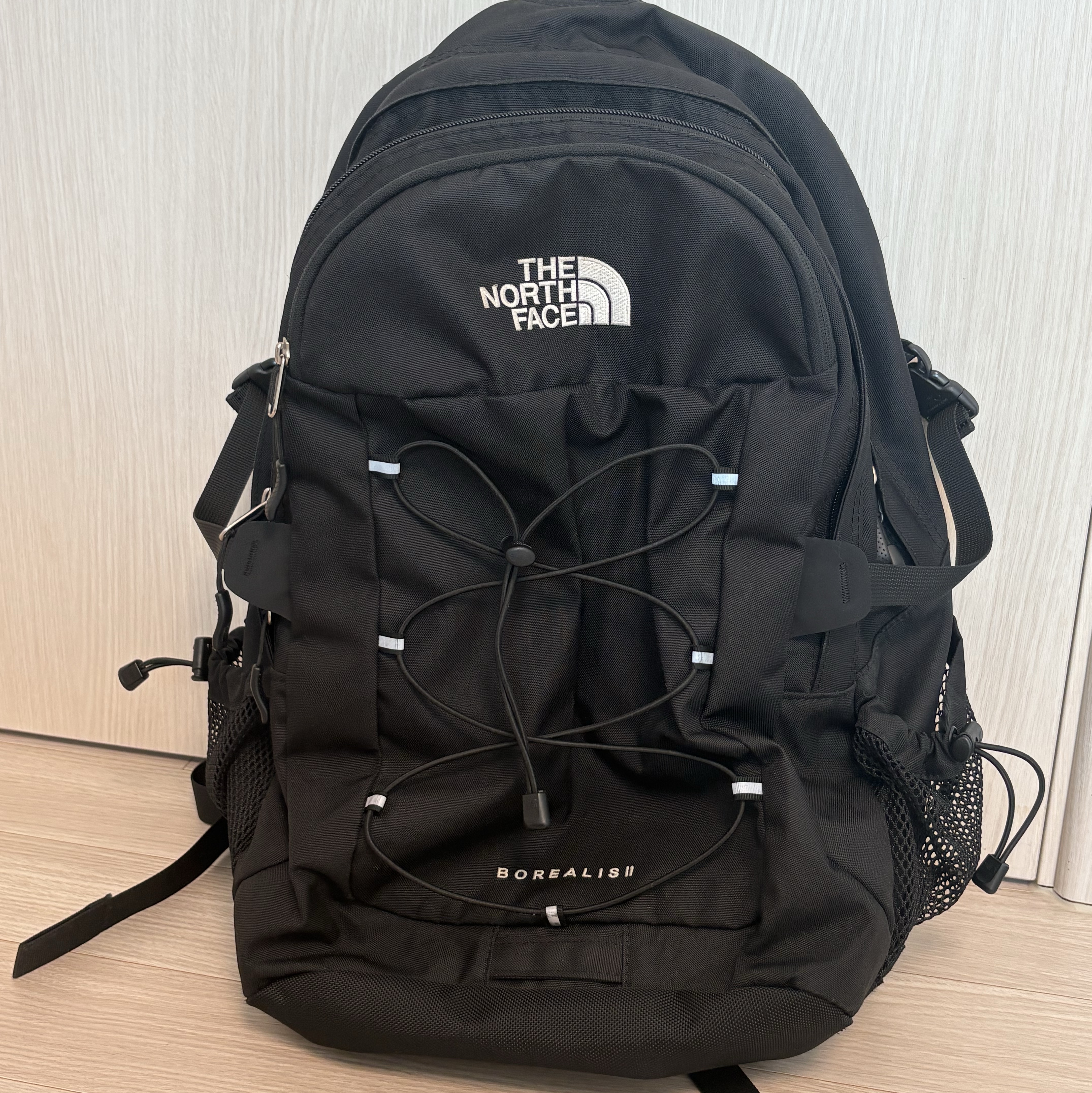 The North Face Borealis II Black 착용 스타일