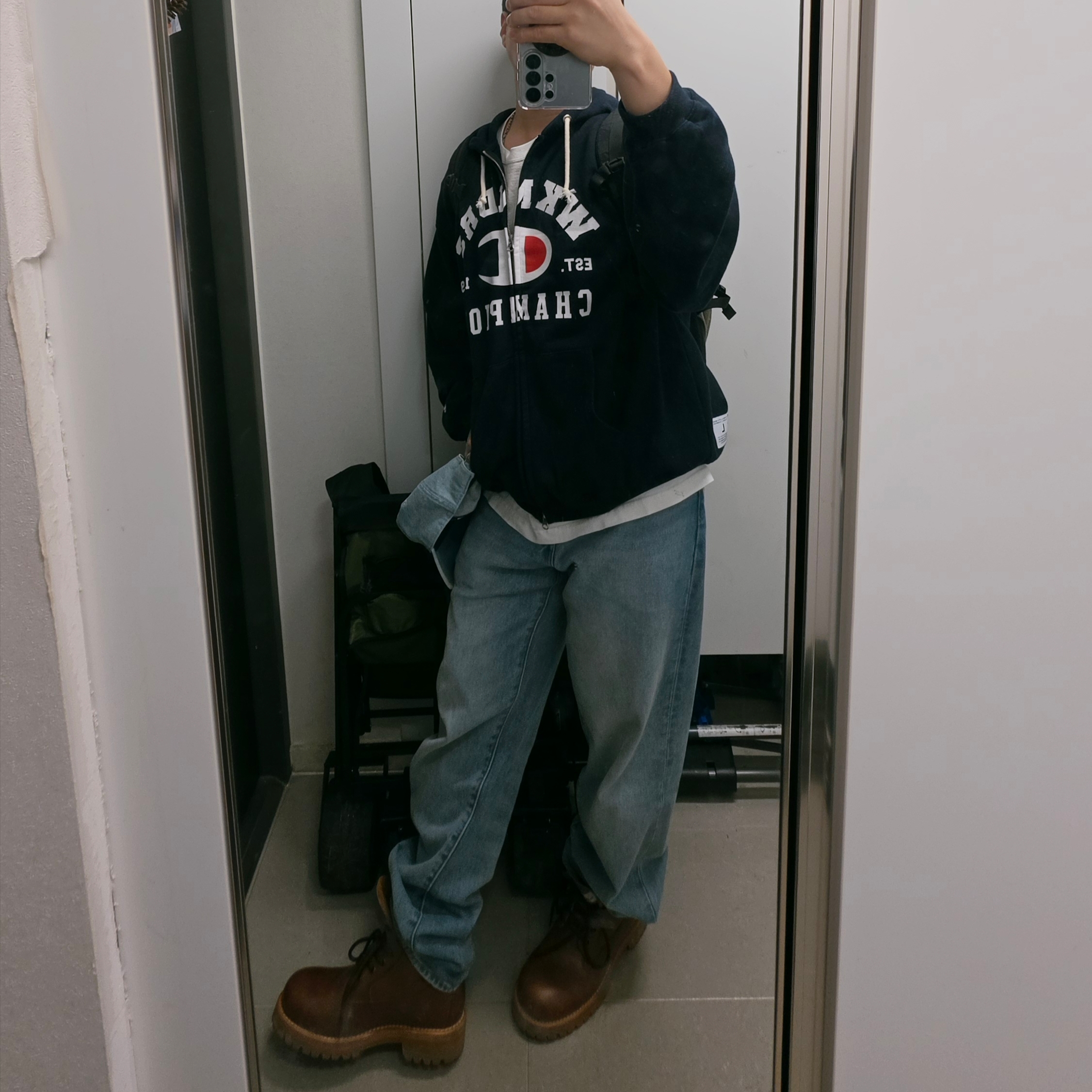 Stussy x Our Legacy Work Boot Brown, Levi's x END. 568 Stay Loose Jeans Indigo 착용 스타일