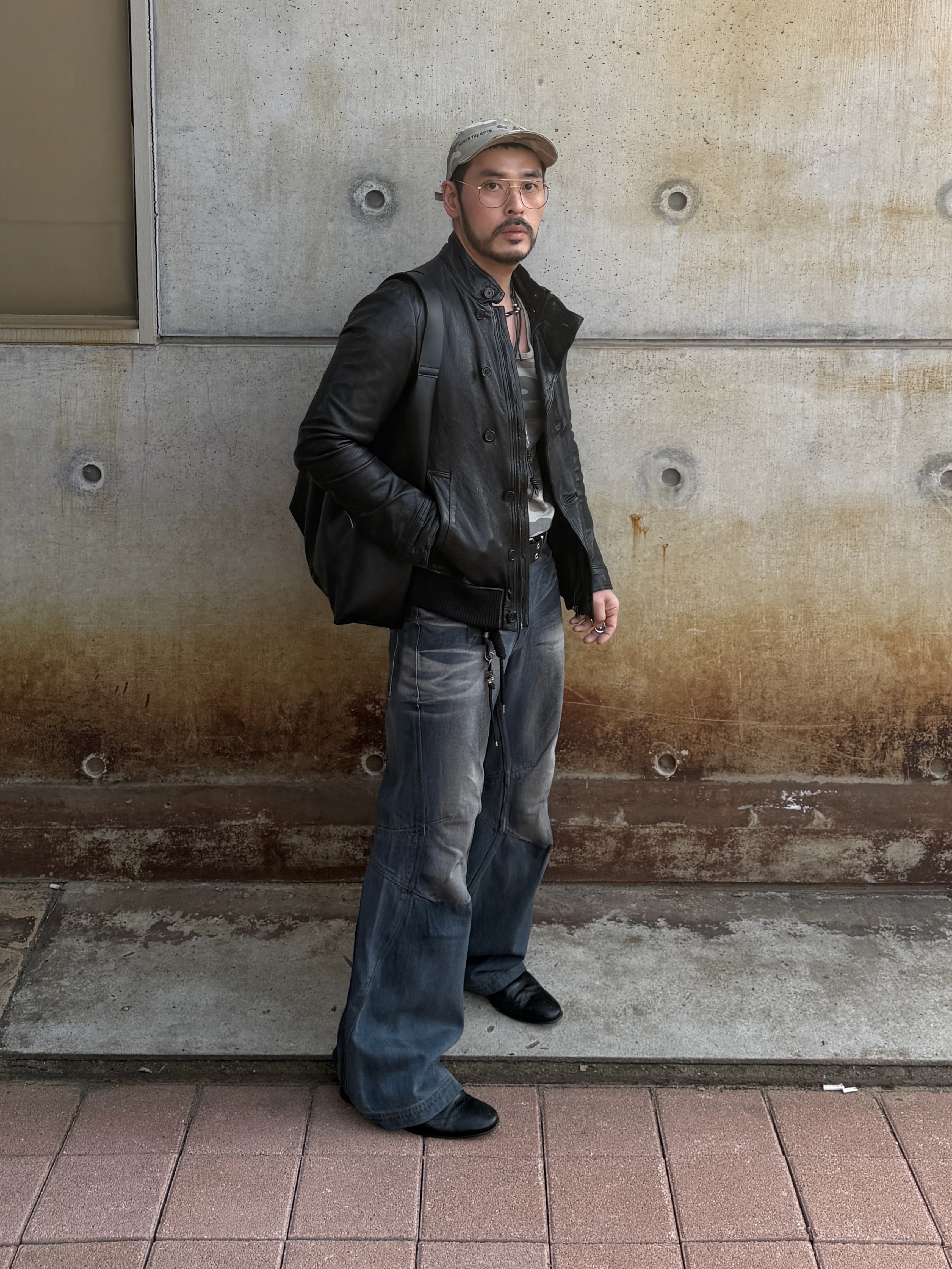 BLR Double Yoke Oil Washed Bootcut Denim Pants 착용 스타일 - 2