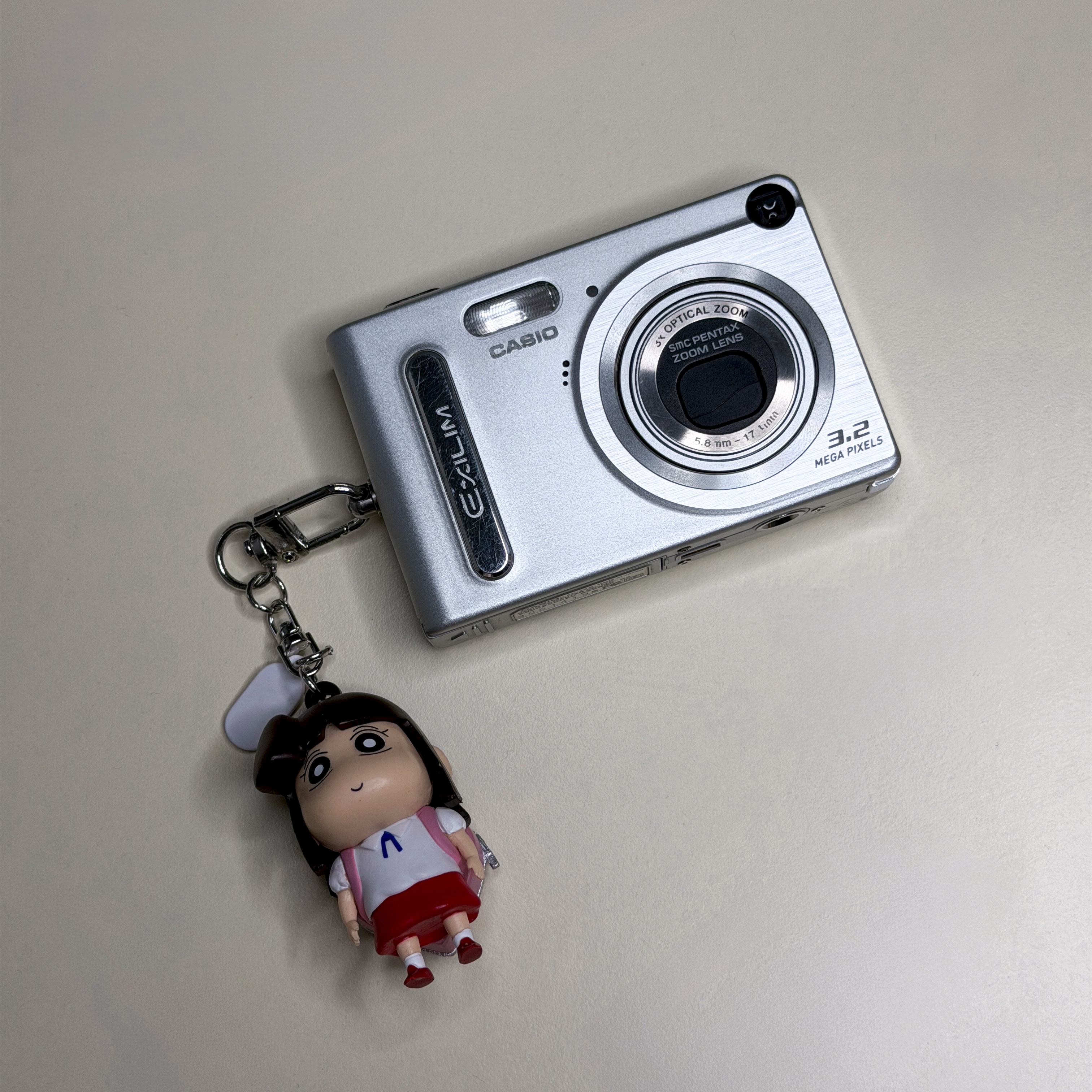 Animore Crayon Shinchan Kindergarten Backpack Keyring 착용 스타일