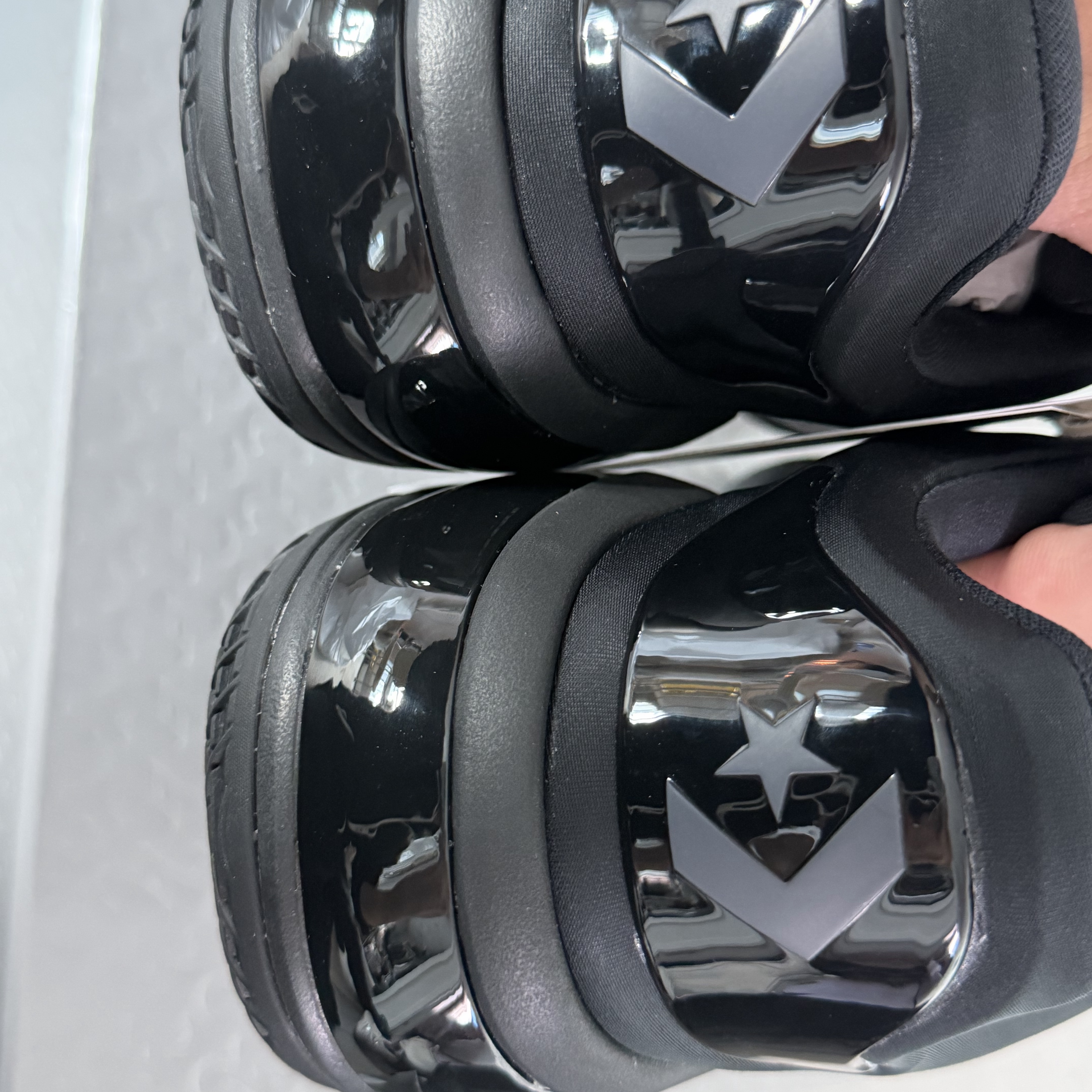 Converse x Shai 001 Charm Black 착용 스타일 - 3