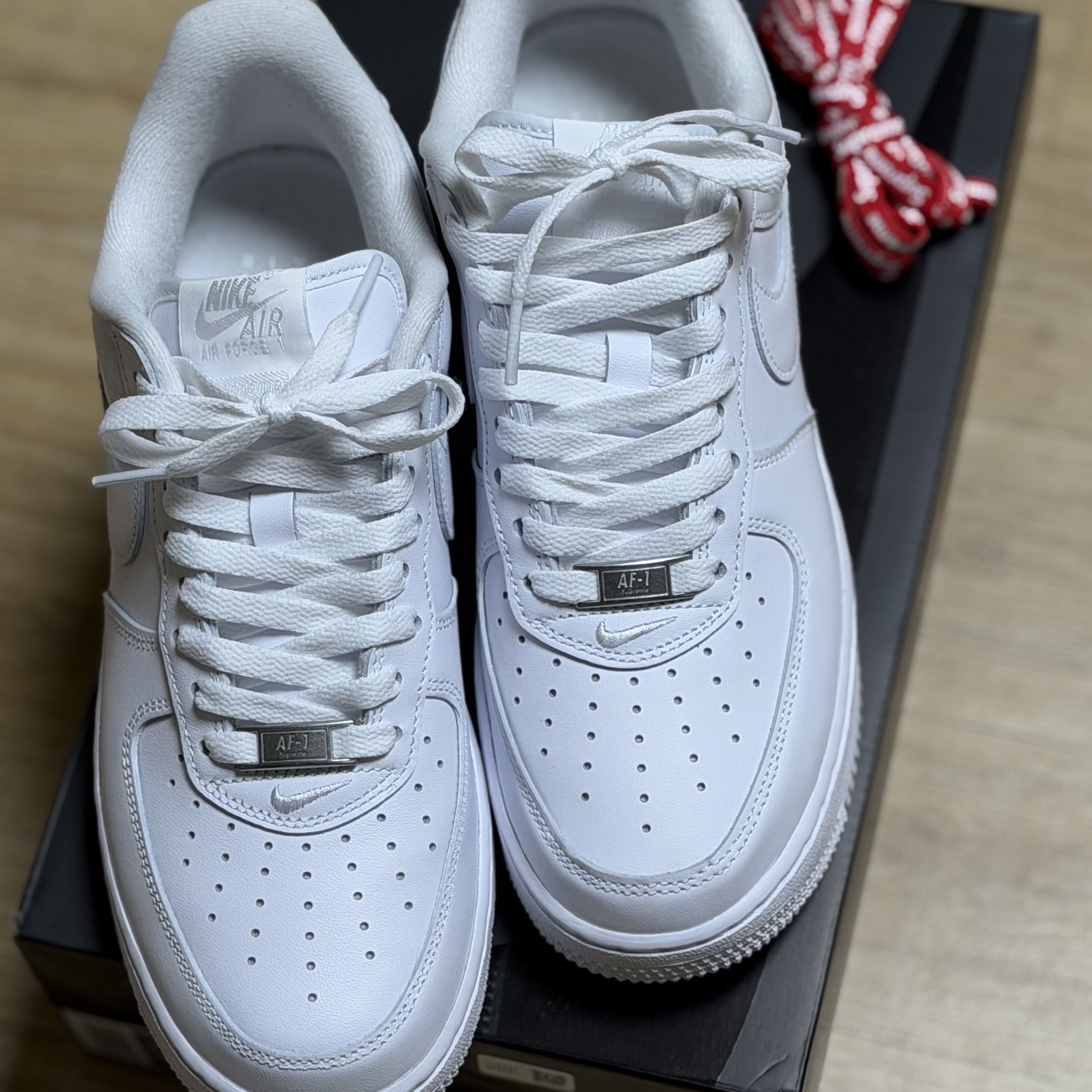 Nike x Supreme Air Force 1 Low White 착용 스타일 - 3