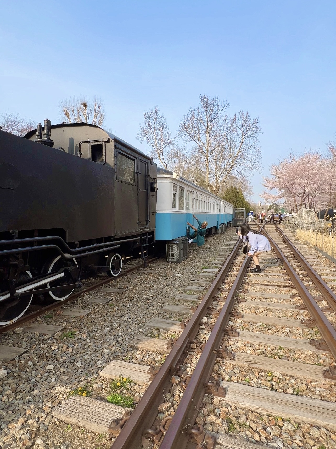 Supreme x Toy Machine Mesh Back 5-Panel Leopard - 24SS, Supreme Leather S/S Work Shirt Dusty Teal - 23FW 착용 스타일 - 2