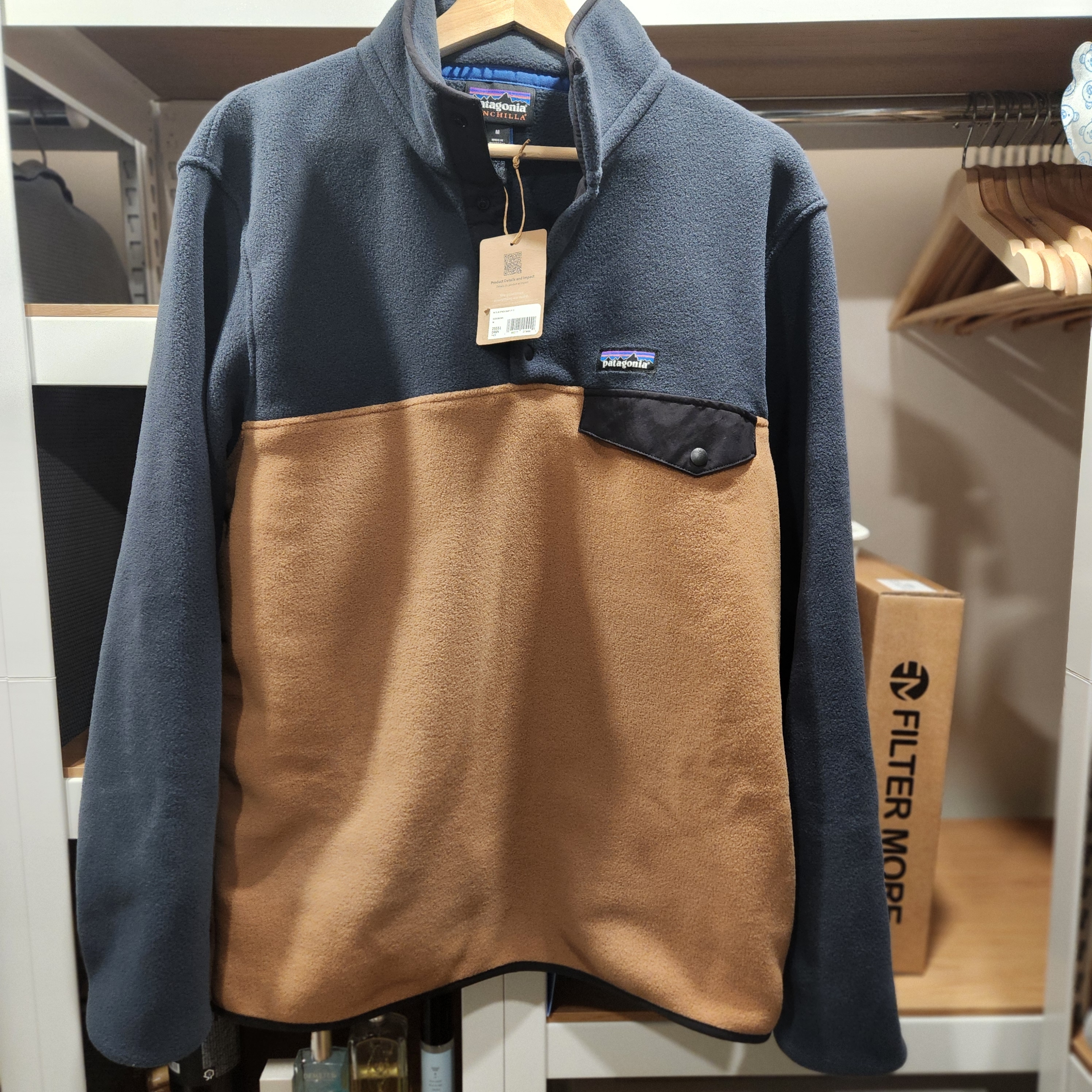 Patagonia Lightweight Synchilla Snap-T Fleece Pullover Deer Brown 착용 스타일