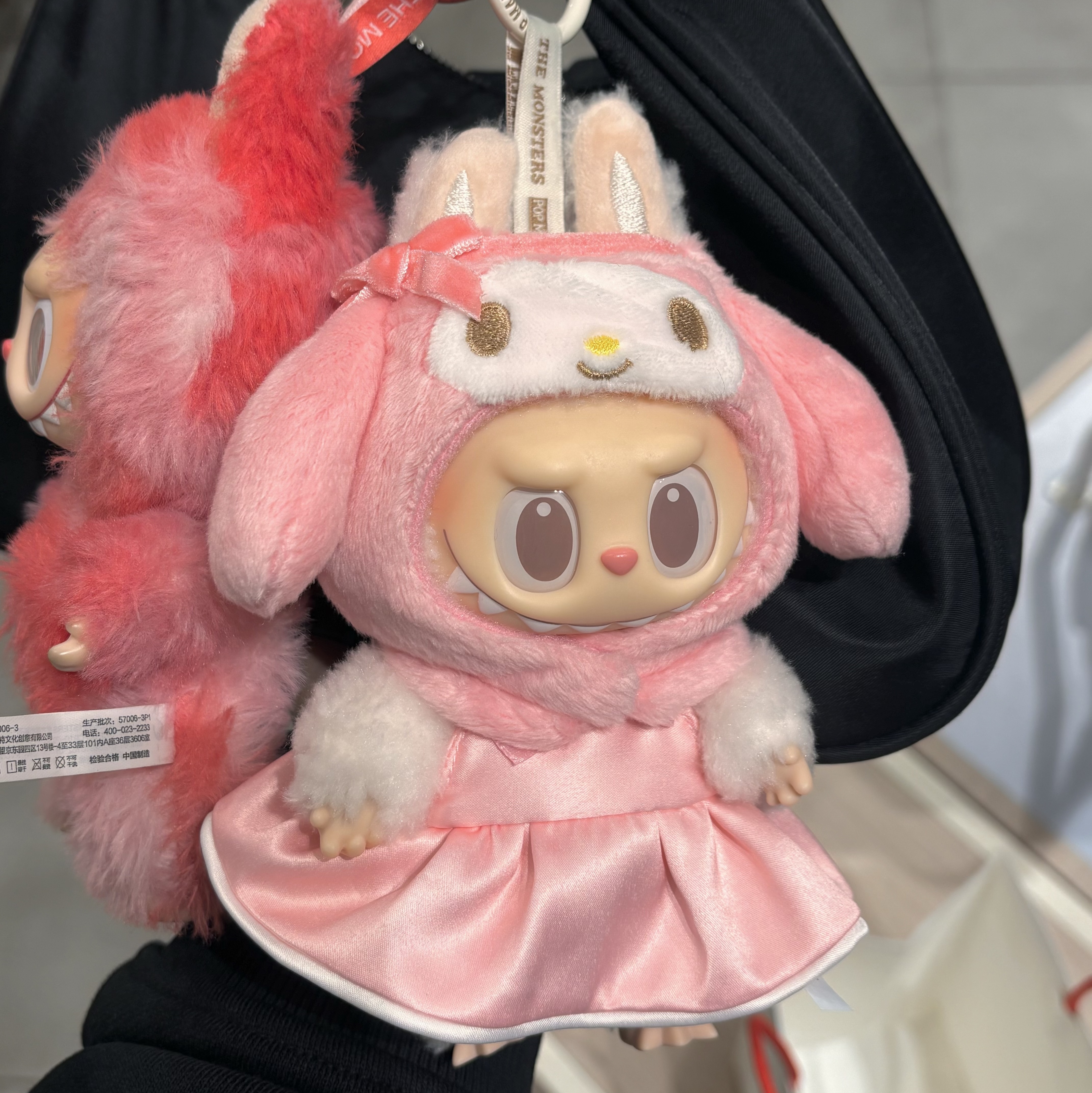 Pop Mart Labubu The Monsters x Hello Kitty And Friends Series Plush Pendant My Melody (Opened Case), Pop Mart Labubu The Monsters x Hello Kitty And Friends Series Vinyl Plush Pendant Sealed Case (1 Blind Box) 착용 스타일