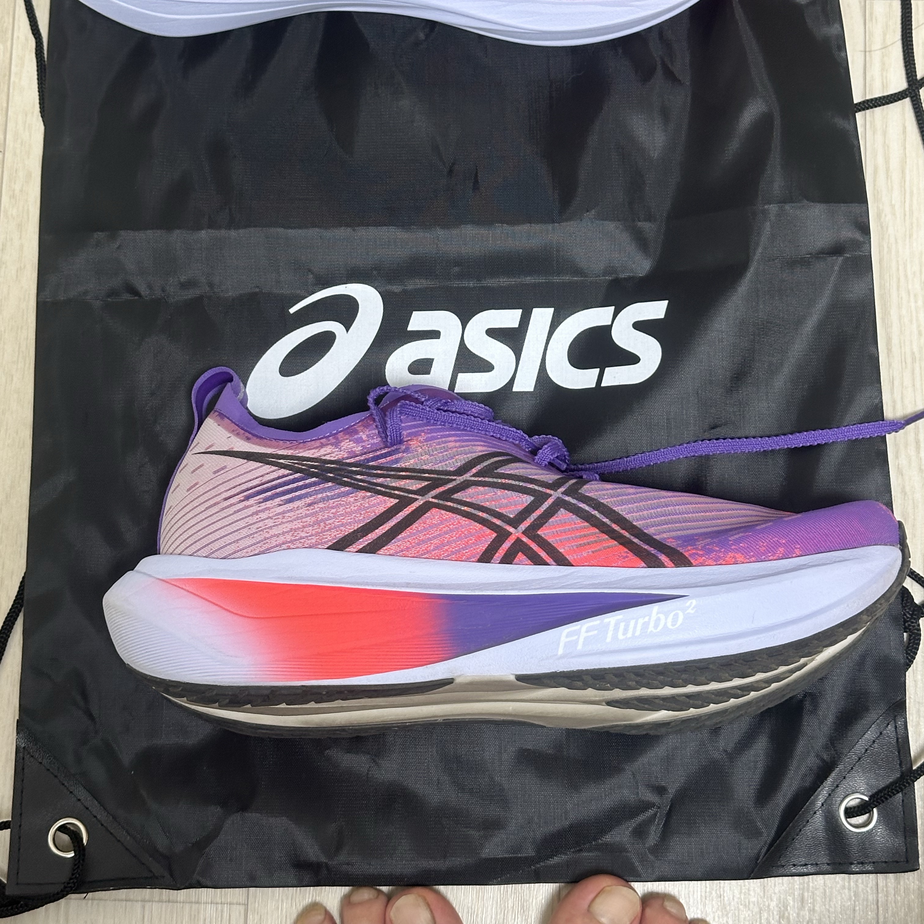 Asics Megablast Black White 착용 스타일 - 4