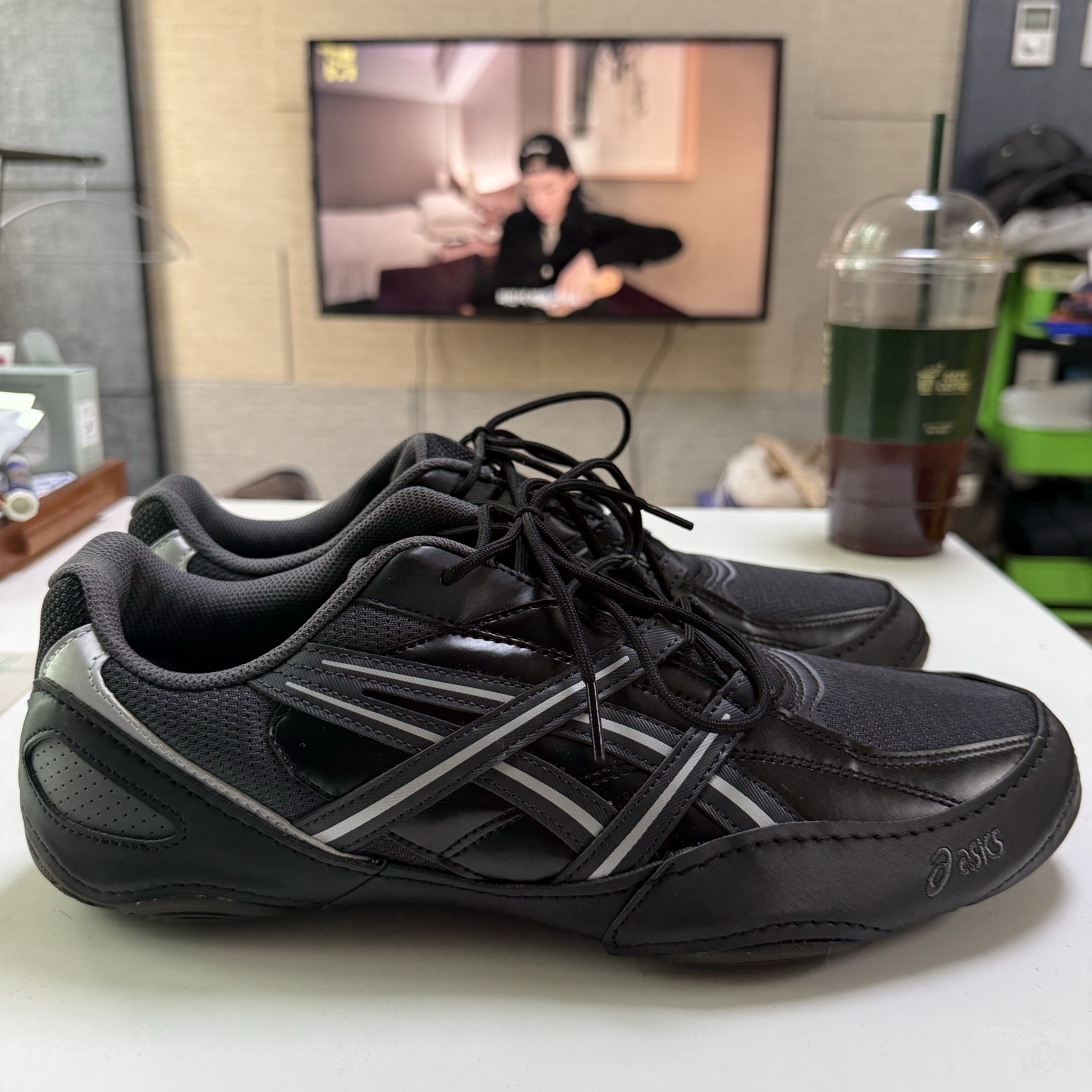 Asics Hypersync Graphite Grey Black 착용 스타일