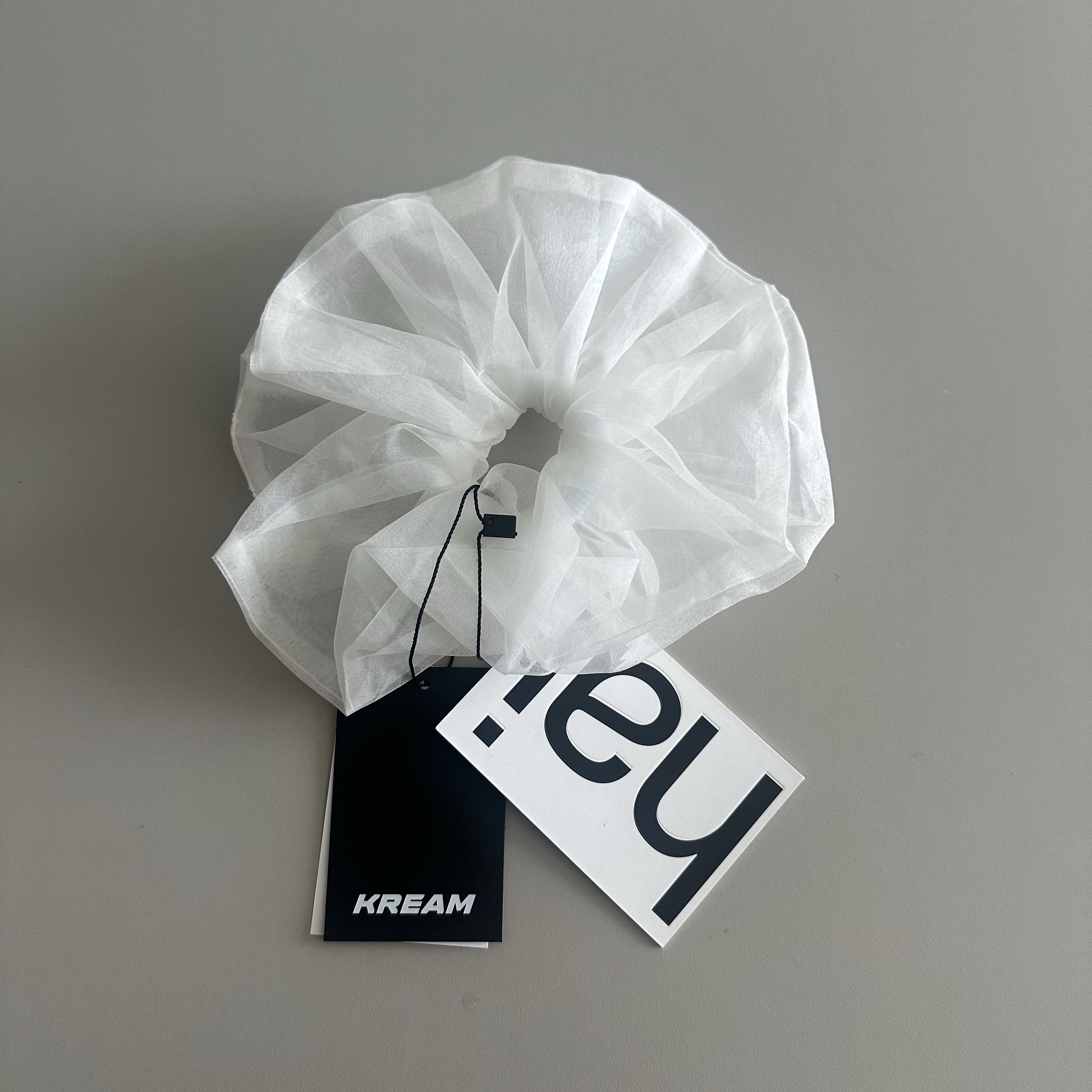Hai Organza Scrunchie Ivory - 26SS 착용 스타일 - 1