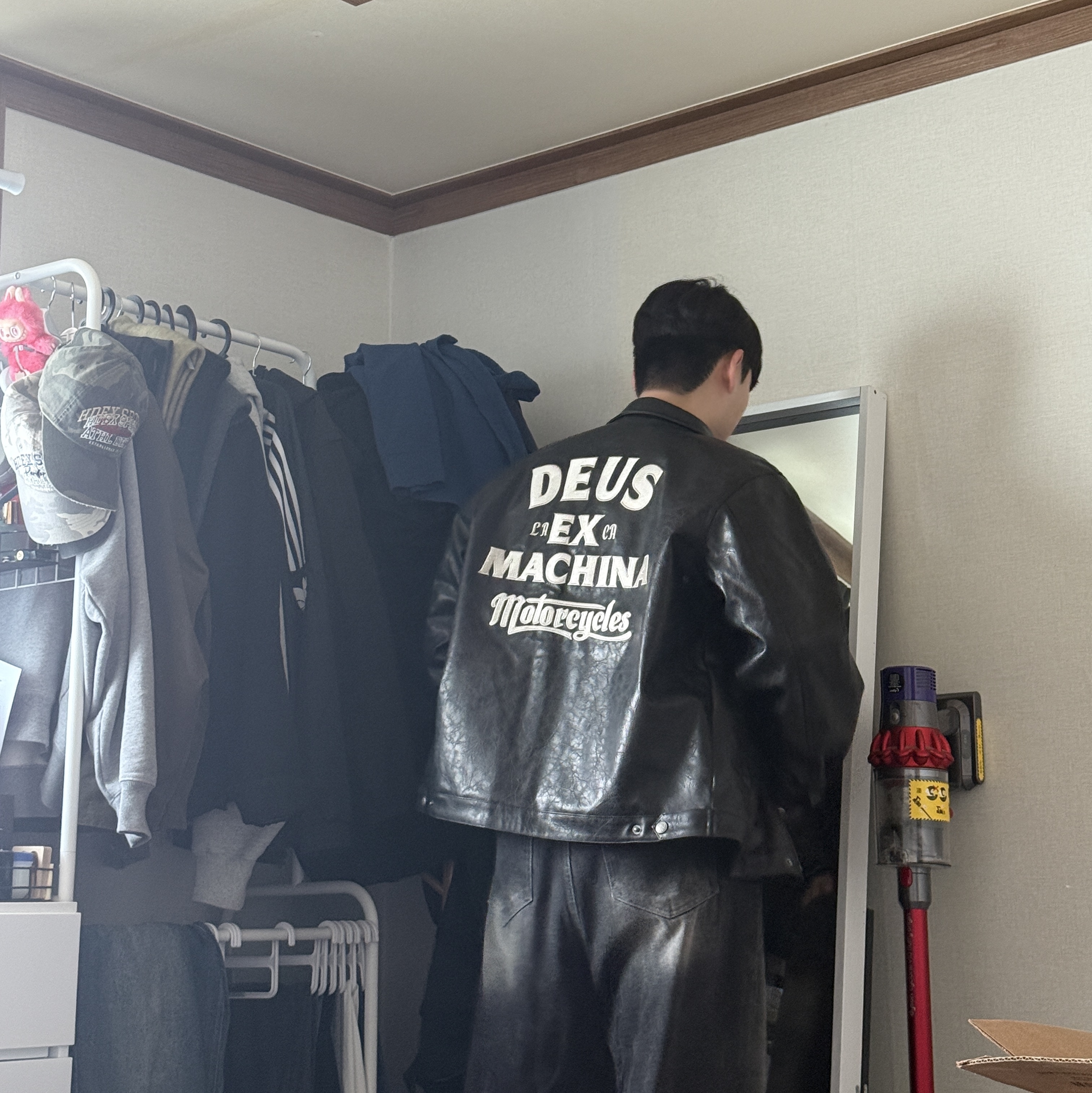 Deus Ex Machina Rider’s Friend Jacket Black 착용 스타일