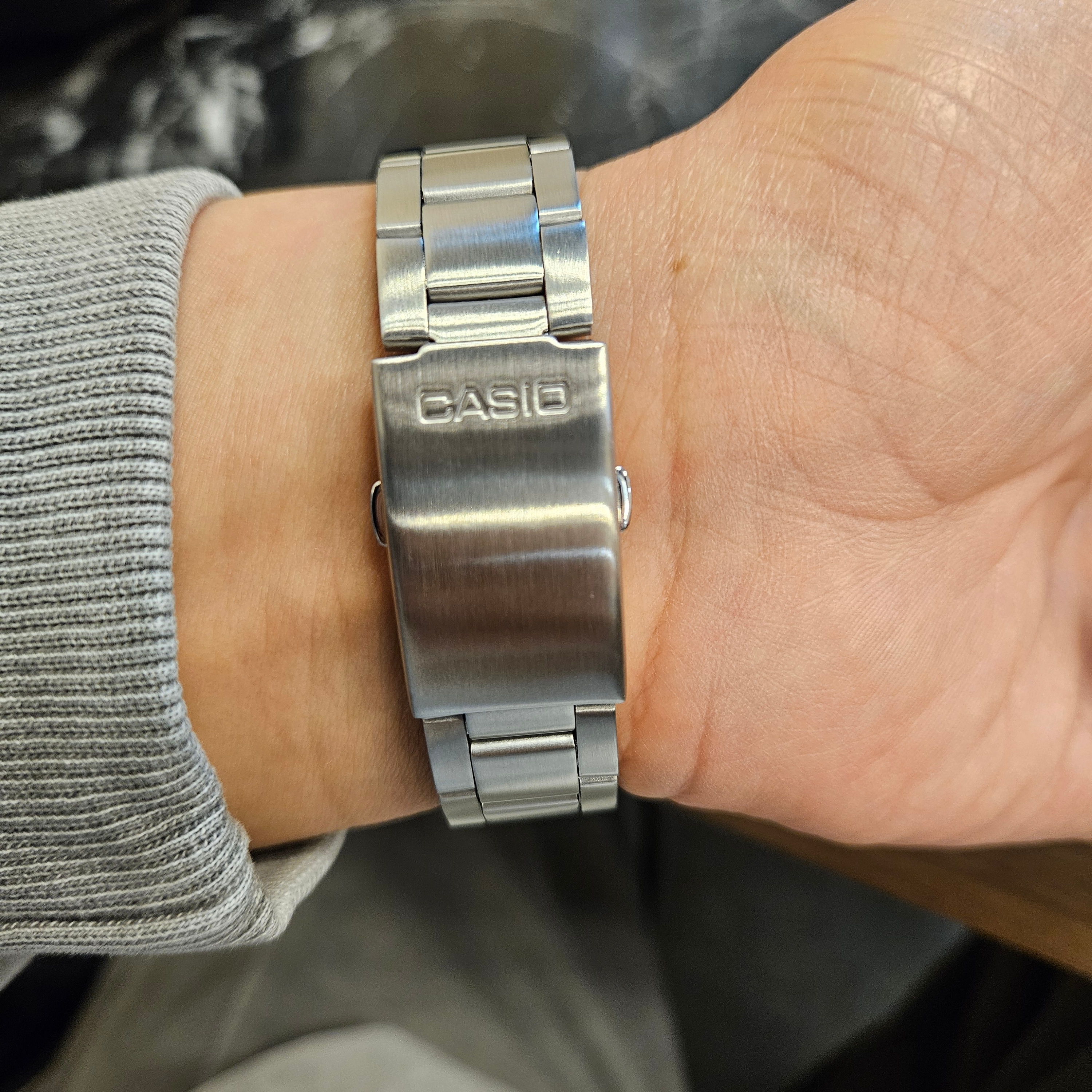 Casio AE-1200WHD-1AV 착용 스타일 - 2