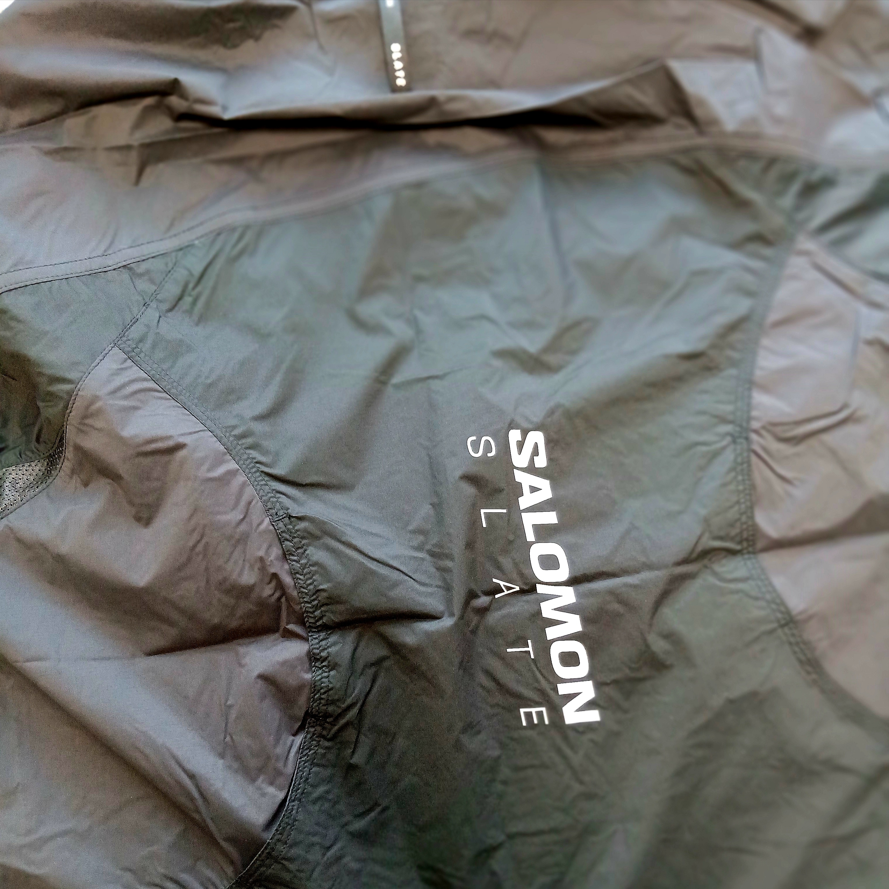 Salomon Flow Lightweight Jacket Black 착용 스타일 - 1