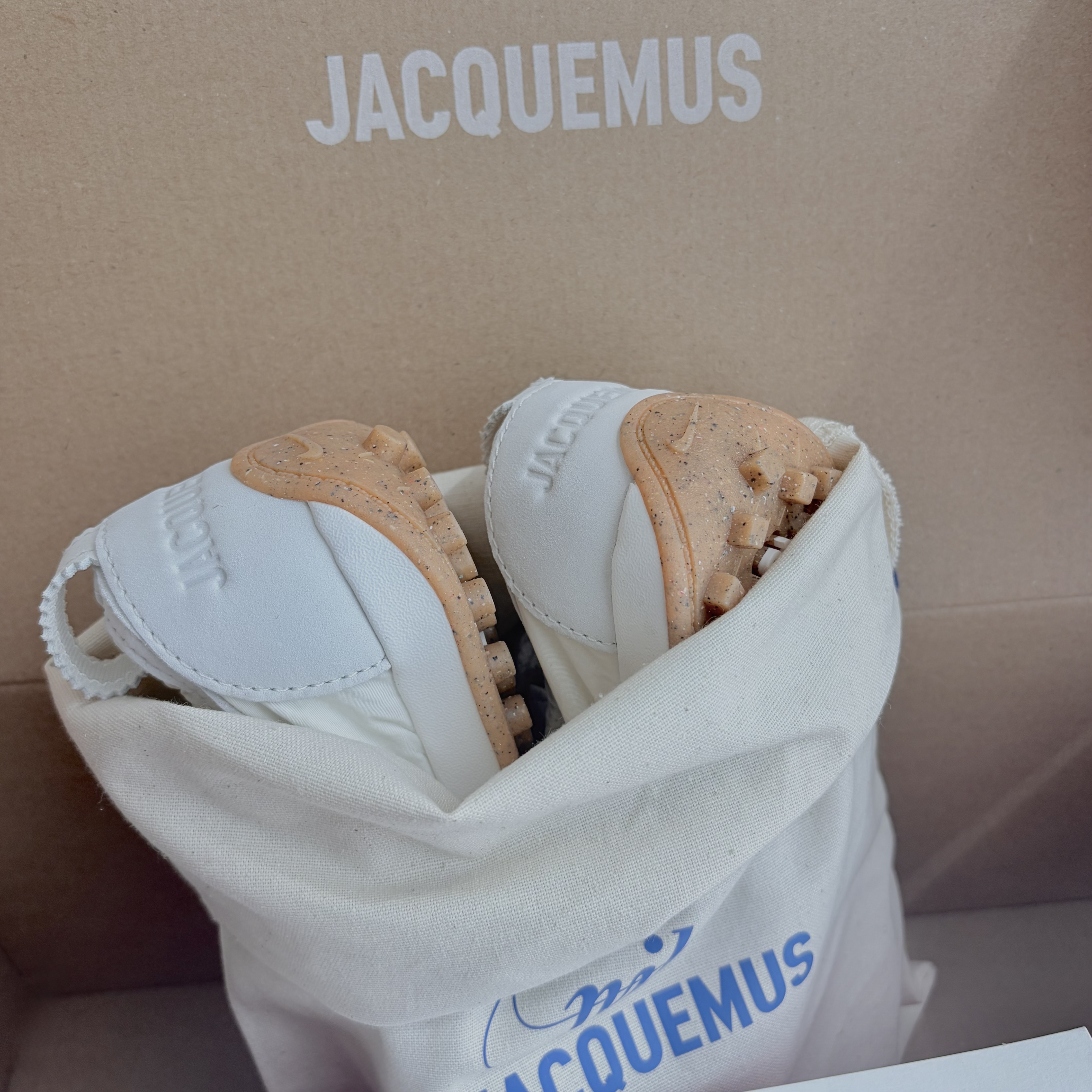 Nike x Jacquemus Moon Shoe SP Soft Pearl Sail 착용 스타일 - 2