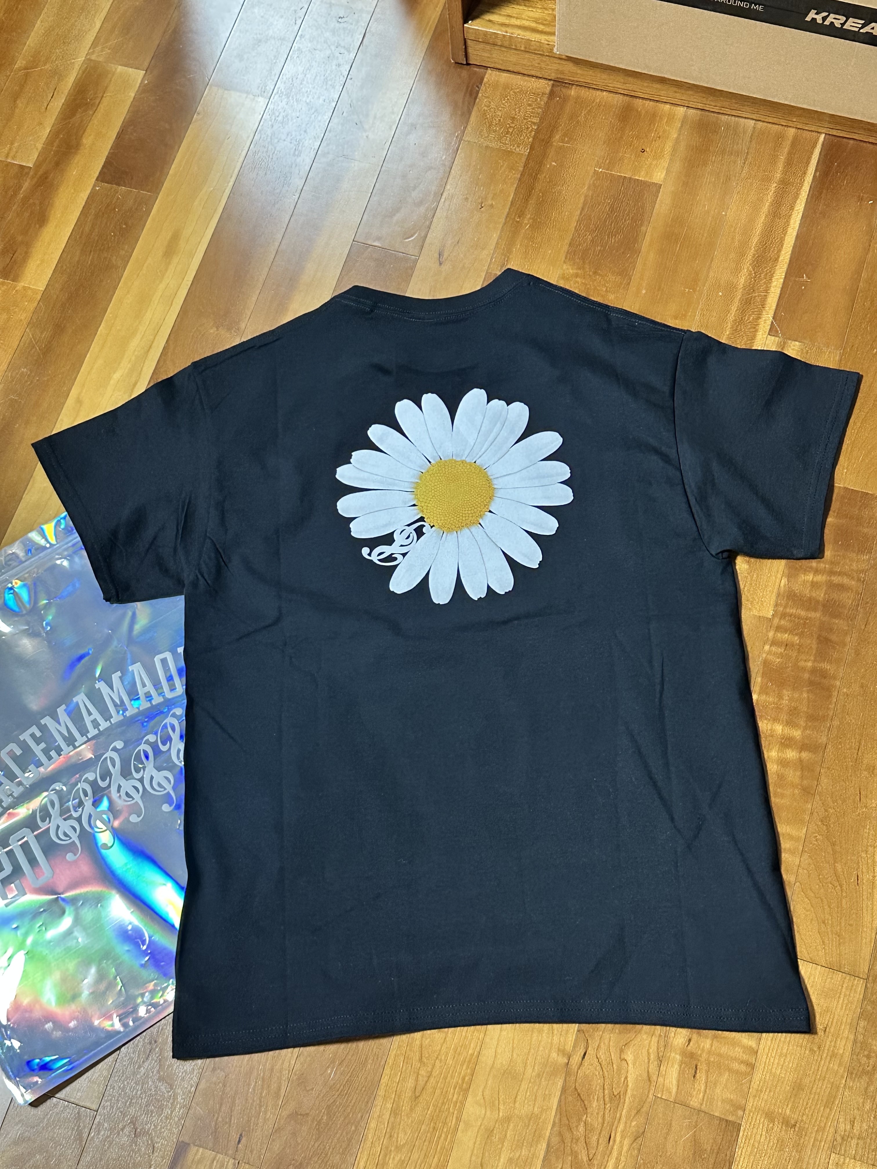 Peaceminusone x 2025 MAMA Awards Peacemamaone T-Shirt Black 착용 스타일