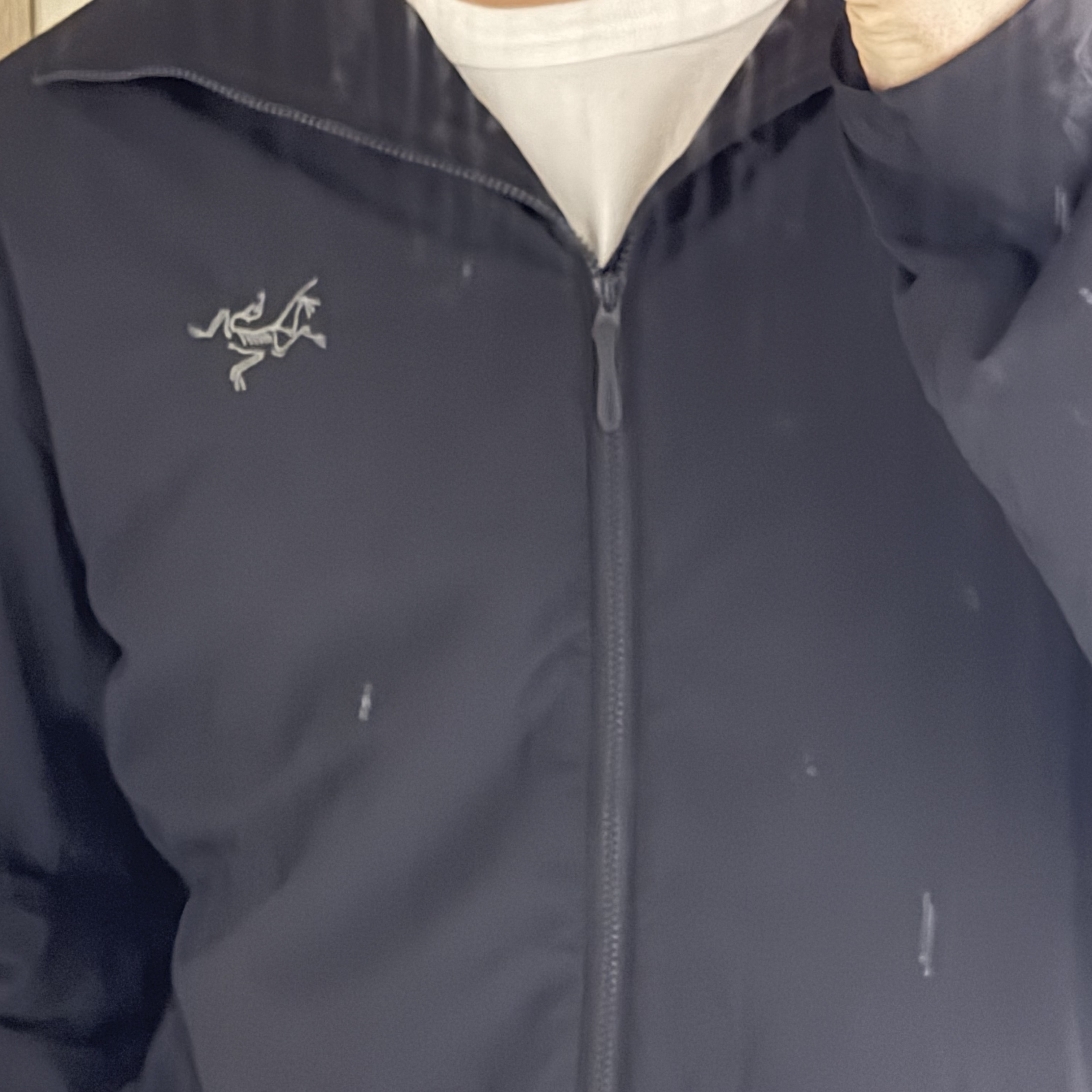 Arc'teryx Atom SL Hoody Black 착용 스타일 - 2