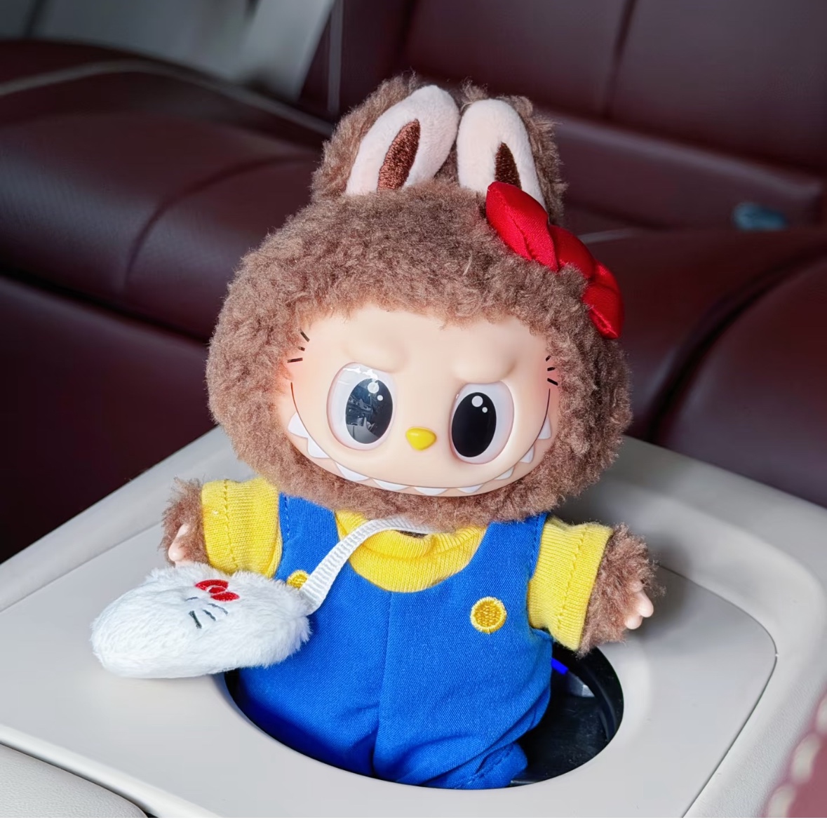Pop Mart Labubu The Monsters x Hello Kitty And Friends Series Plush Pendant Classic Hello Kitty (Opened Case) 착용 스타일