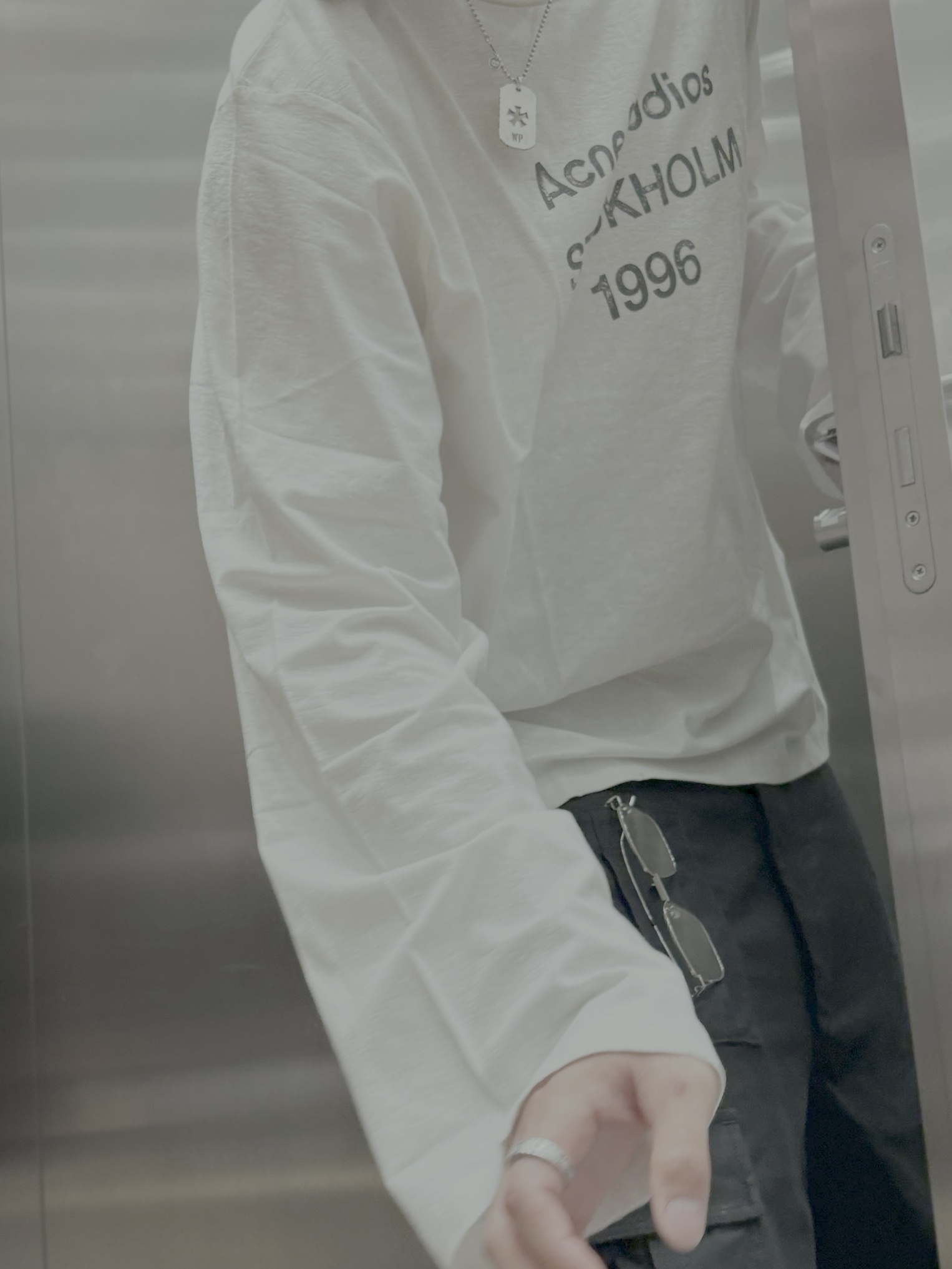 Nike Air Force 1 '07 Low White, Acne Studios Logo Long Sleeve T-Shirt Optic White 착용 스타일 - 5