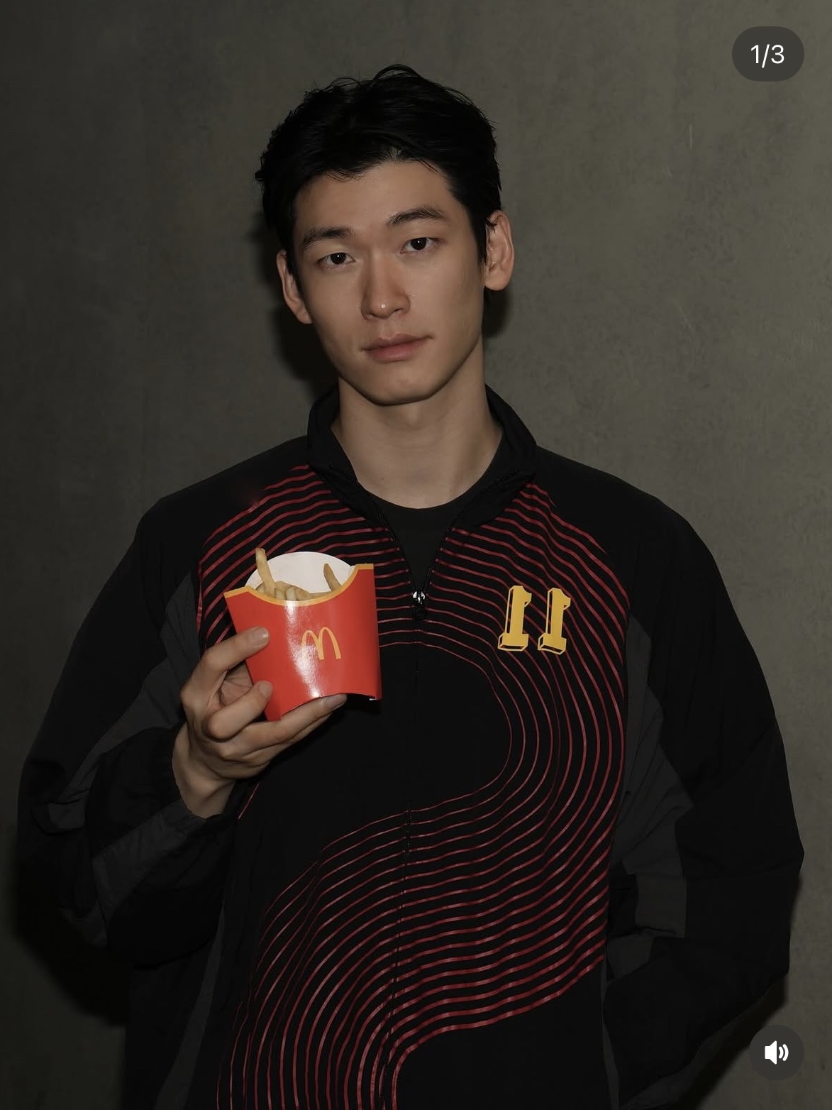 Supreme S Logo Track Jacket Black - 24FW 착용 스타일 - 1