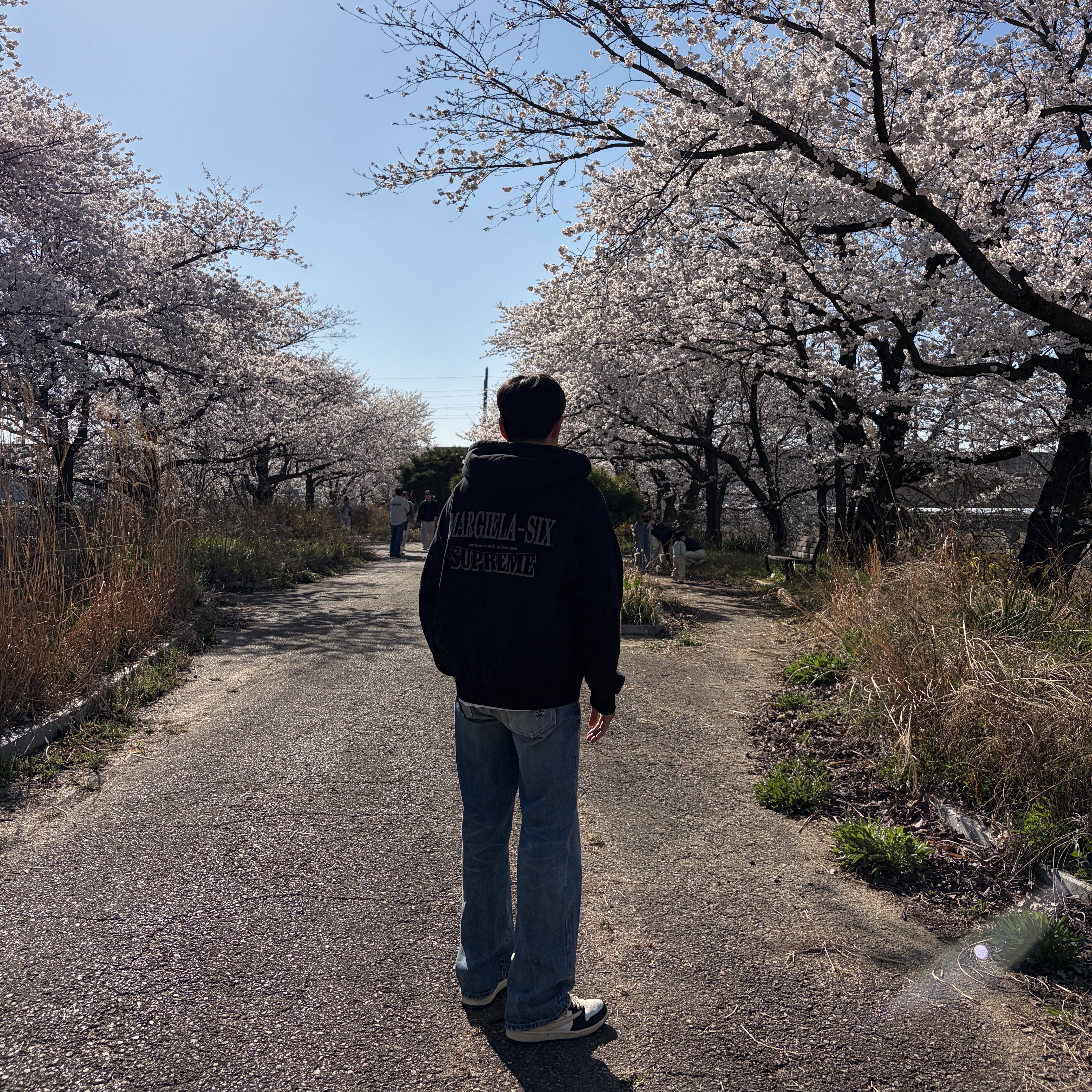 Supreme x MM6 Maison Margiela Eagle Zip Up Hooded Sweatshirt Black - 26SS, Jordan 1 x Travis Scott x Fragment Retro Low OG SP Military Blue 착용 스타일 - 1