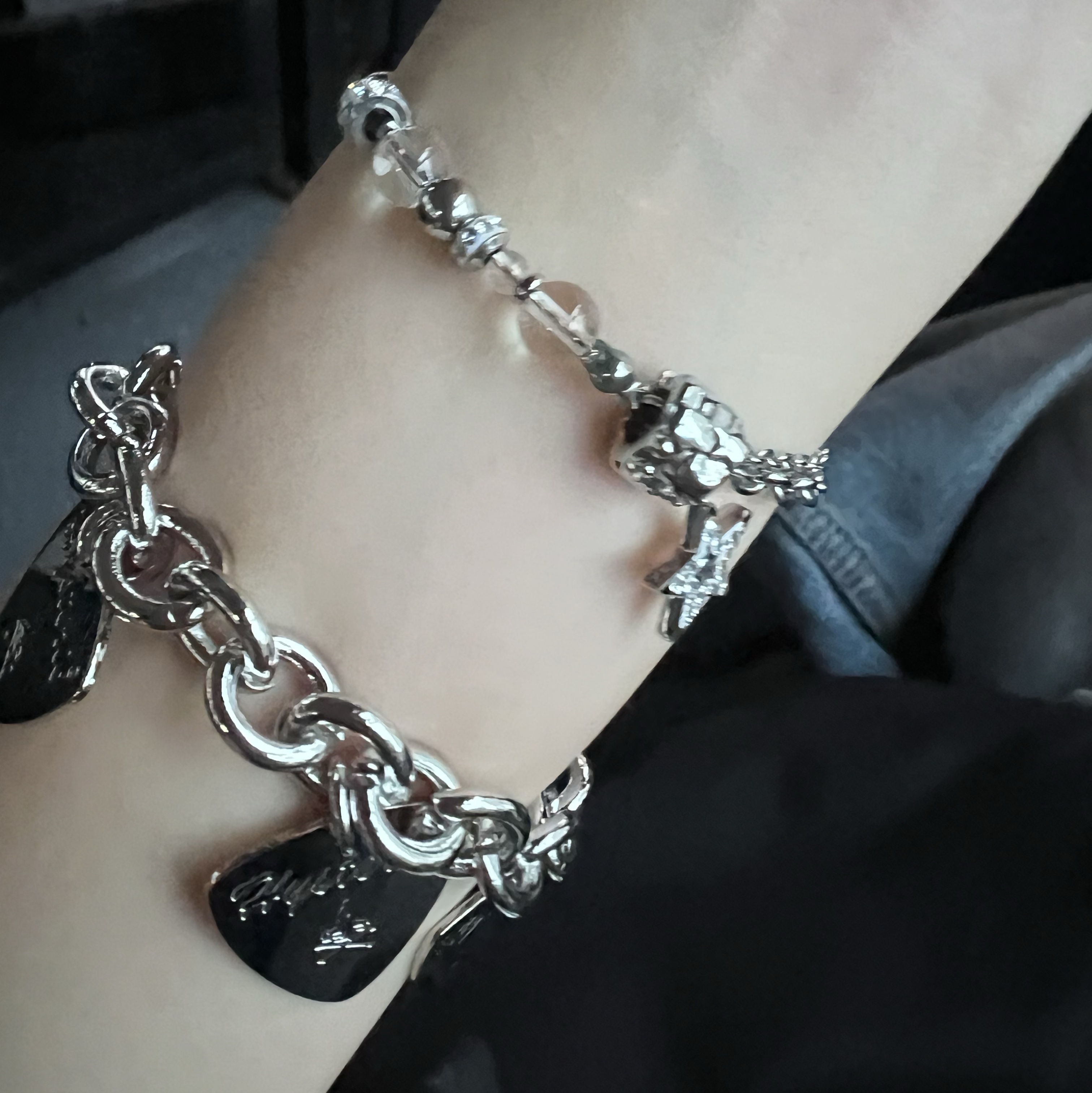 (W) Hysteric Glamour Hysteric On Skull Pick Bracelet Silver 착용 스타일