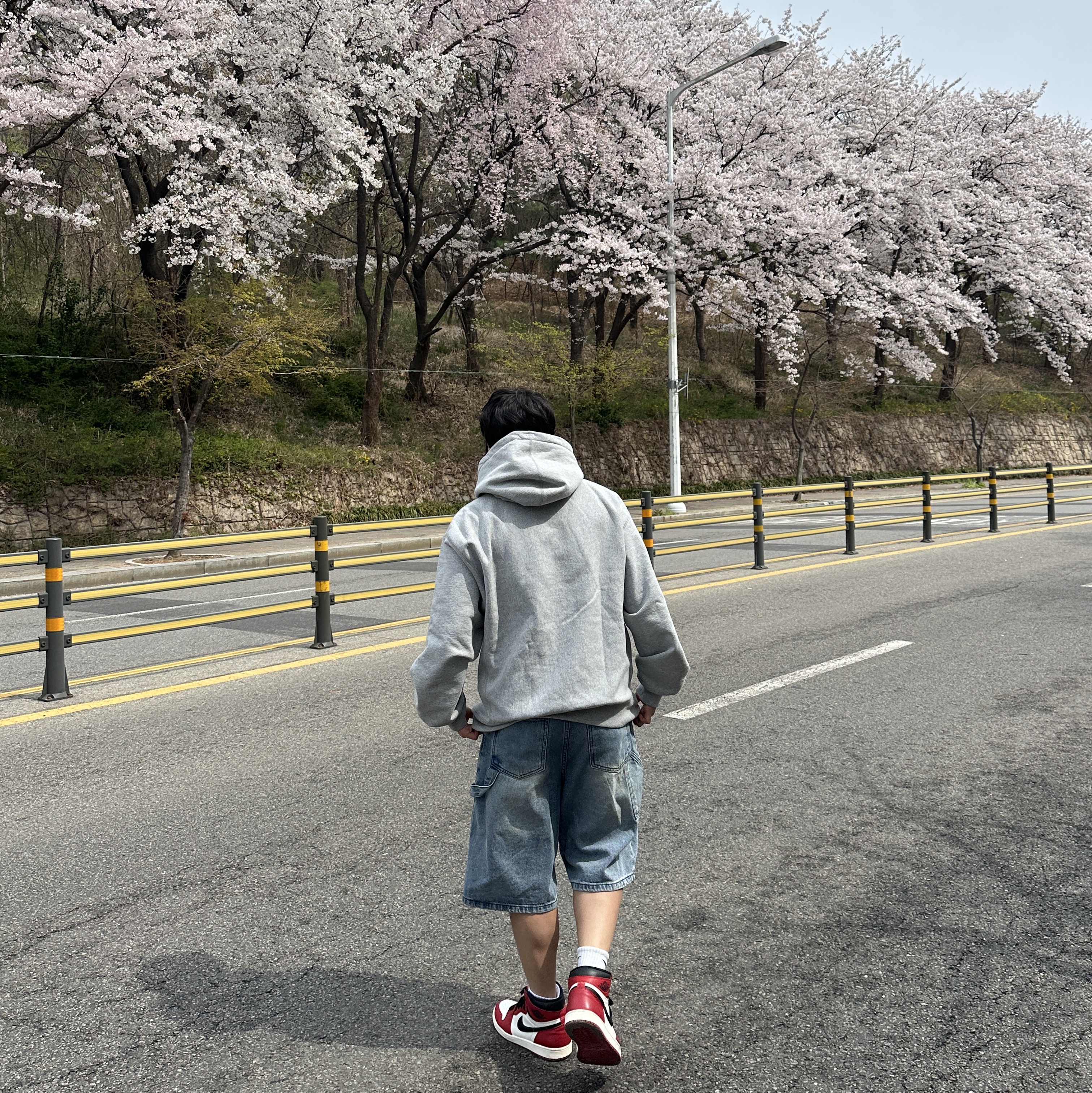 Supreme Box Logo Hooded Sweatshirt Heather Grey - 24FW, Jordan 1 Retro High OG Chicago 2022 착용 스타일 - 2