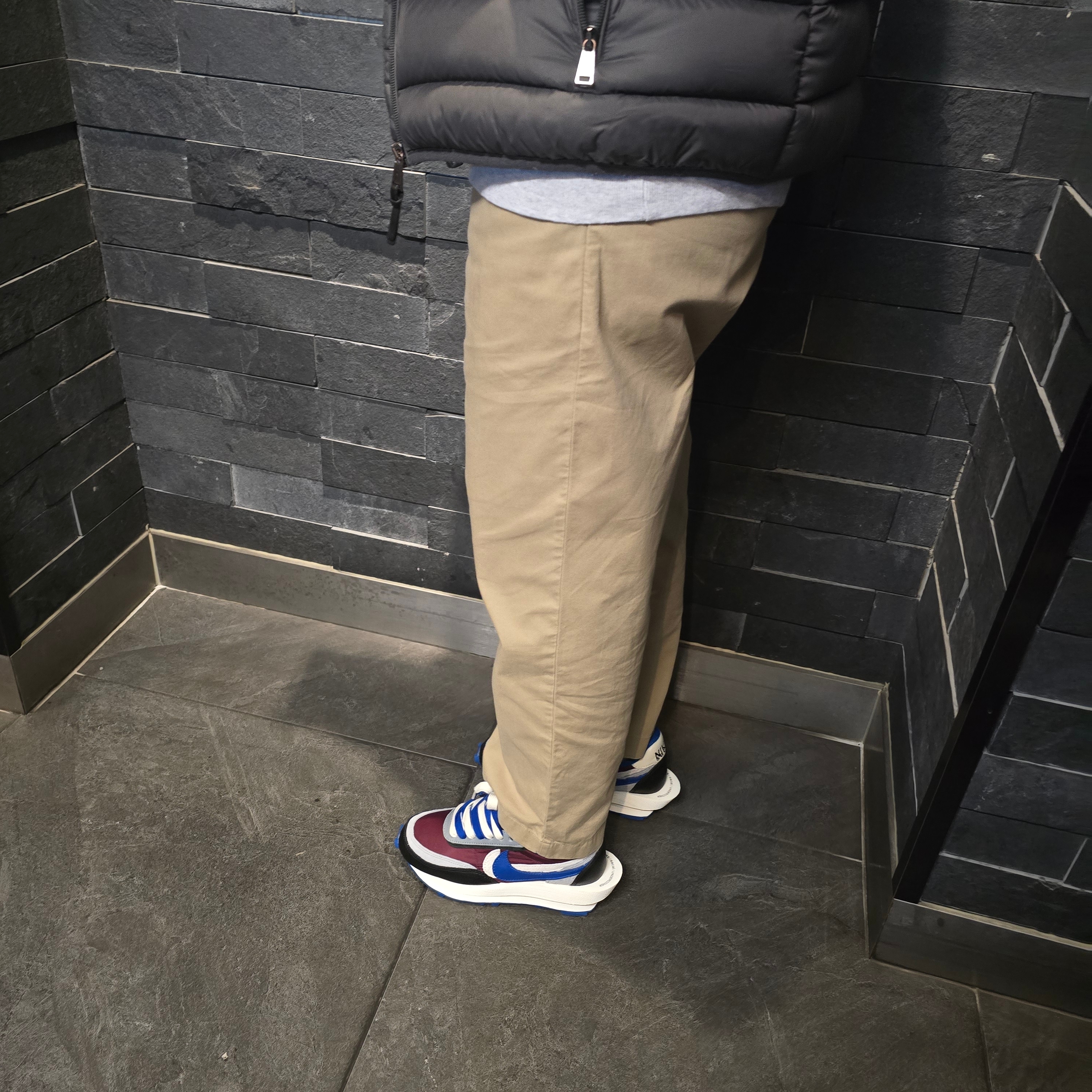 Nike x Sacai x Undercover LDWaffle Night Maroon Team Royal 착용 스타일 - 1