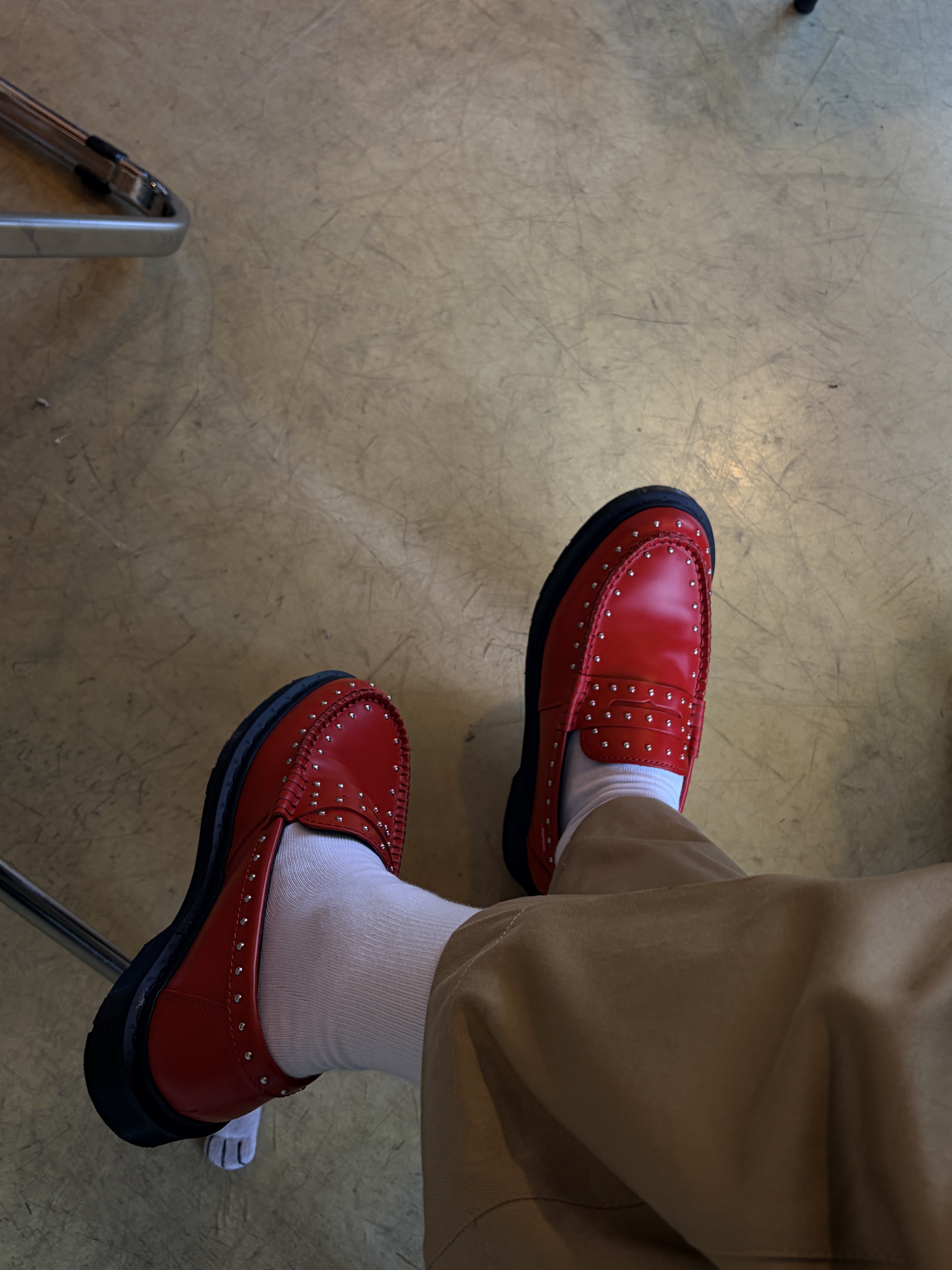 Dr. Martens x Supreme Studded Penton Loafers Red - 25SS, Levi's TYPE I Trucker Jacket Dark Indigo 착용 스타일 - 3