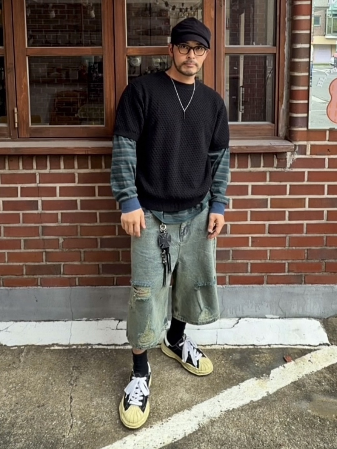 Maison Mihara Yasuhiro Blakey VL OG Sole Canvas Low-top Sneakers Black, ETCE Cross Leather Keyring Black 착용 스타일