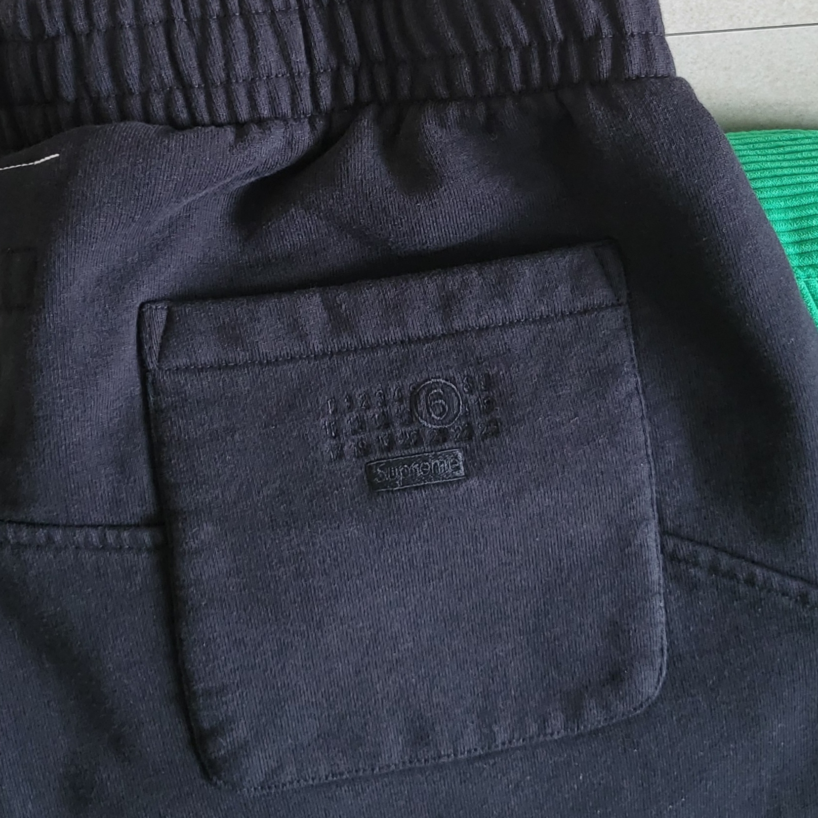 Supreme x MM6 Maison Margiela Eagle Sweatpant Black - 26SS 착용 스타일 - 2